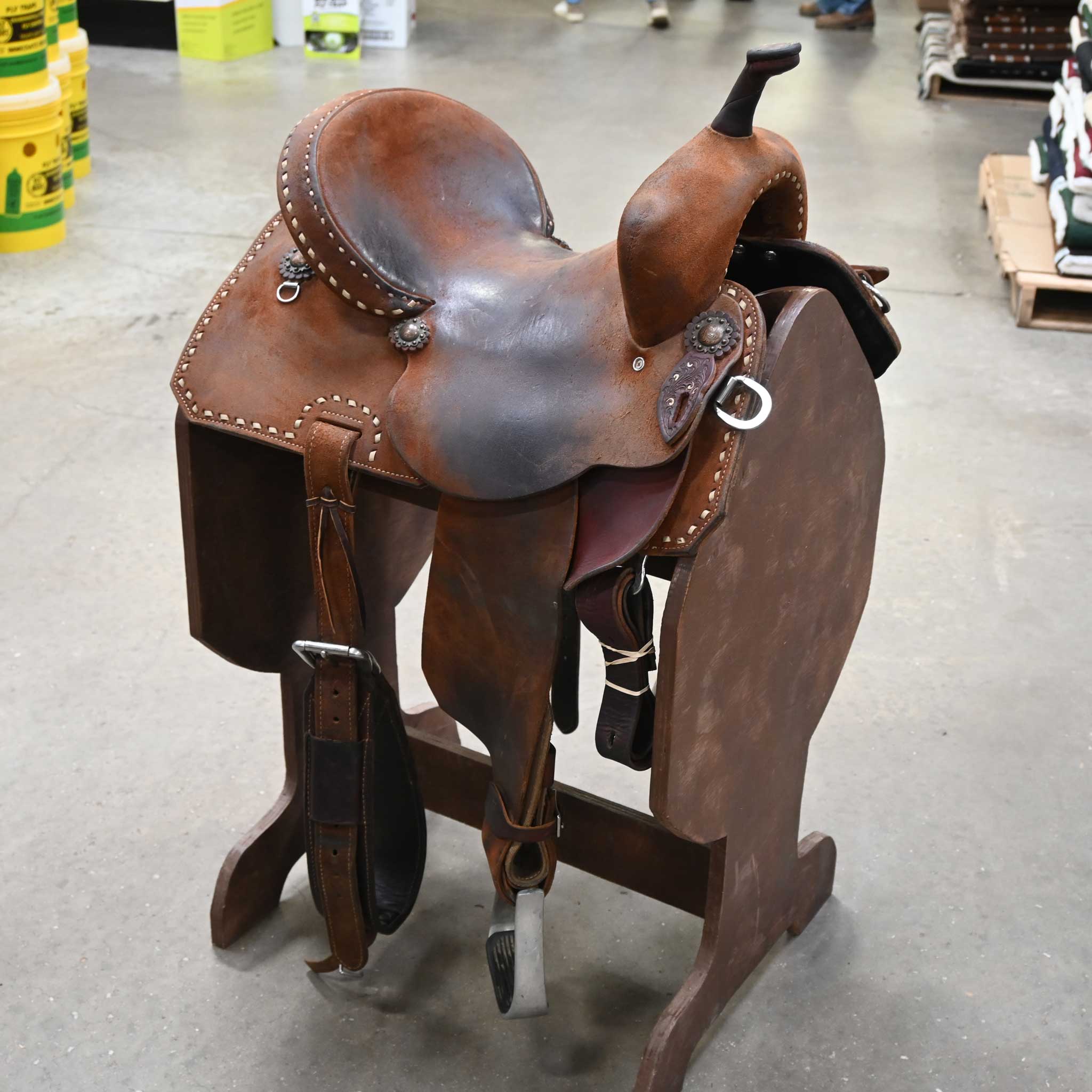 What is the gullet and bar angle on this 13" USED DOUBLE J THE LEGEND BARREL SADDLE?