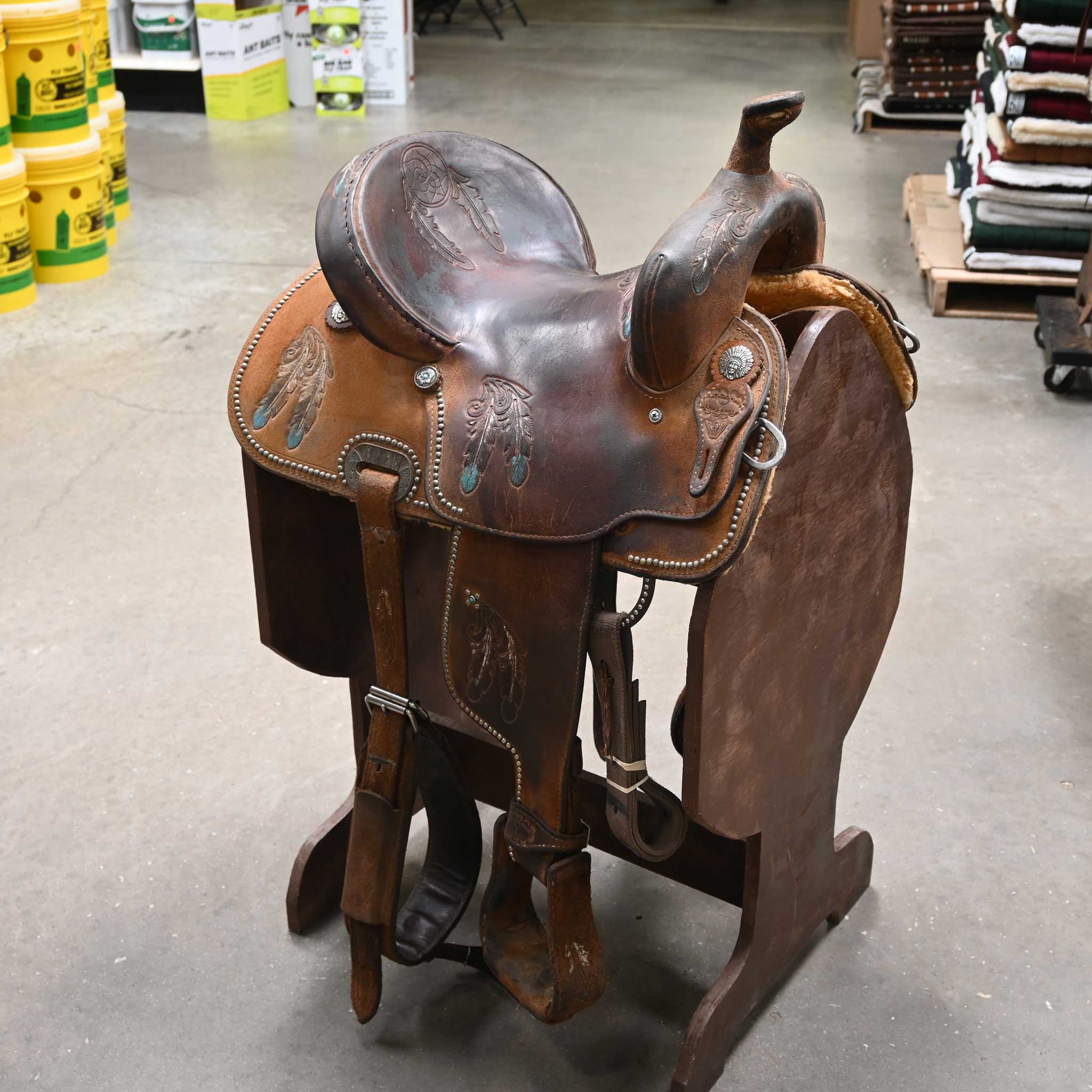 What is the gullet size on this 14" USED COWBOY CLASSIC BARREL SADDLE?