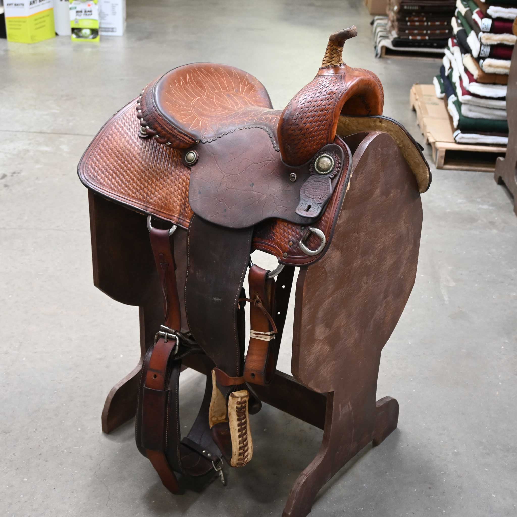 What is the gullet on this 13.5" USED BILLY COOK BARREL SADDLE?