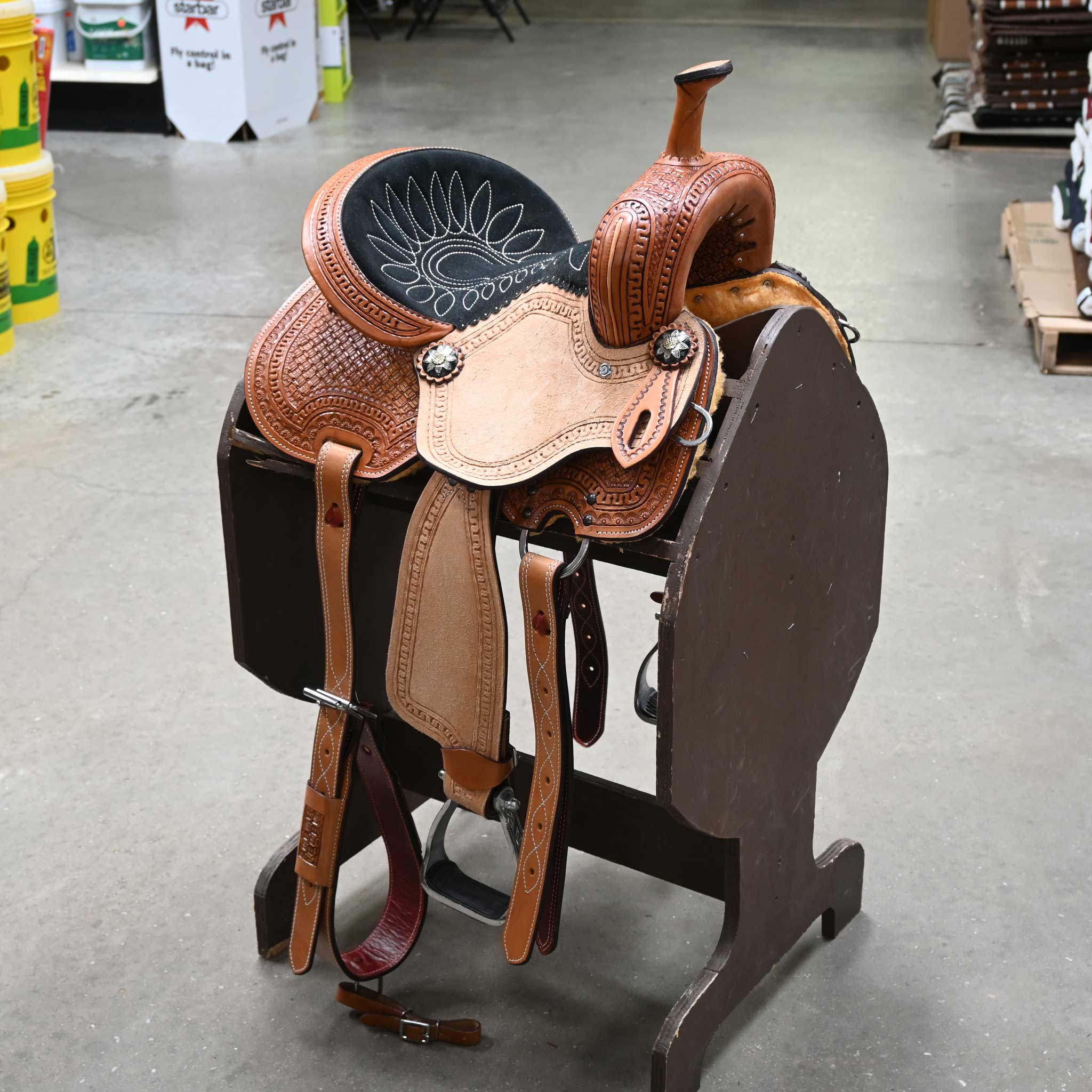 What kind of seat does this saddle have?