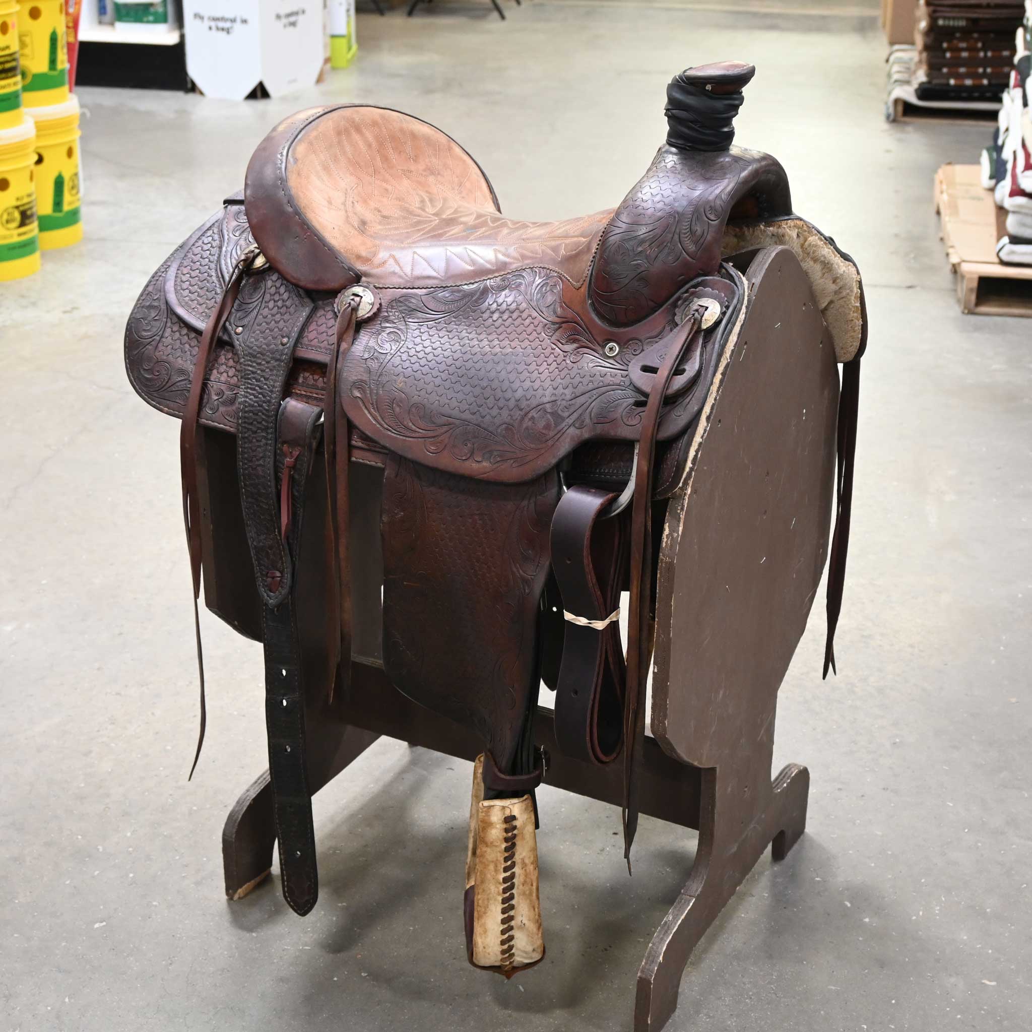 15" USED C. VEGA TEAM ROPING SADDLE Questions & Answers
