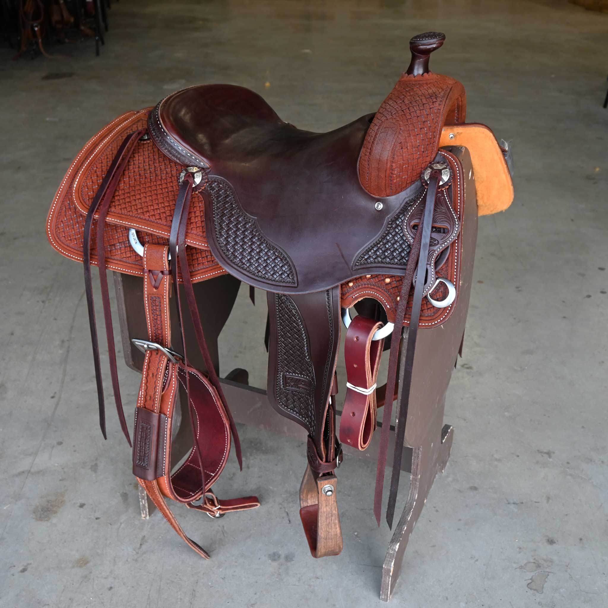 16" JEFF SMITH COW HORSE SADDLE Questions & Answers