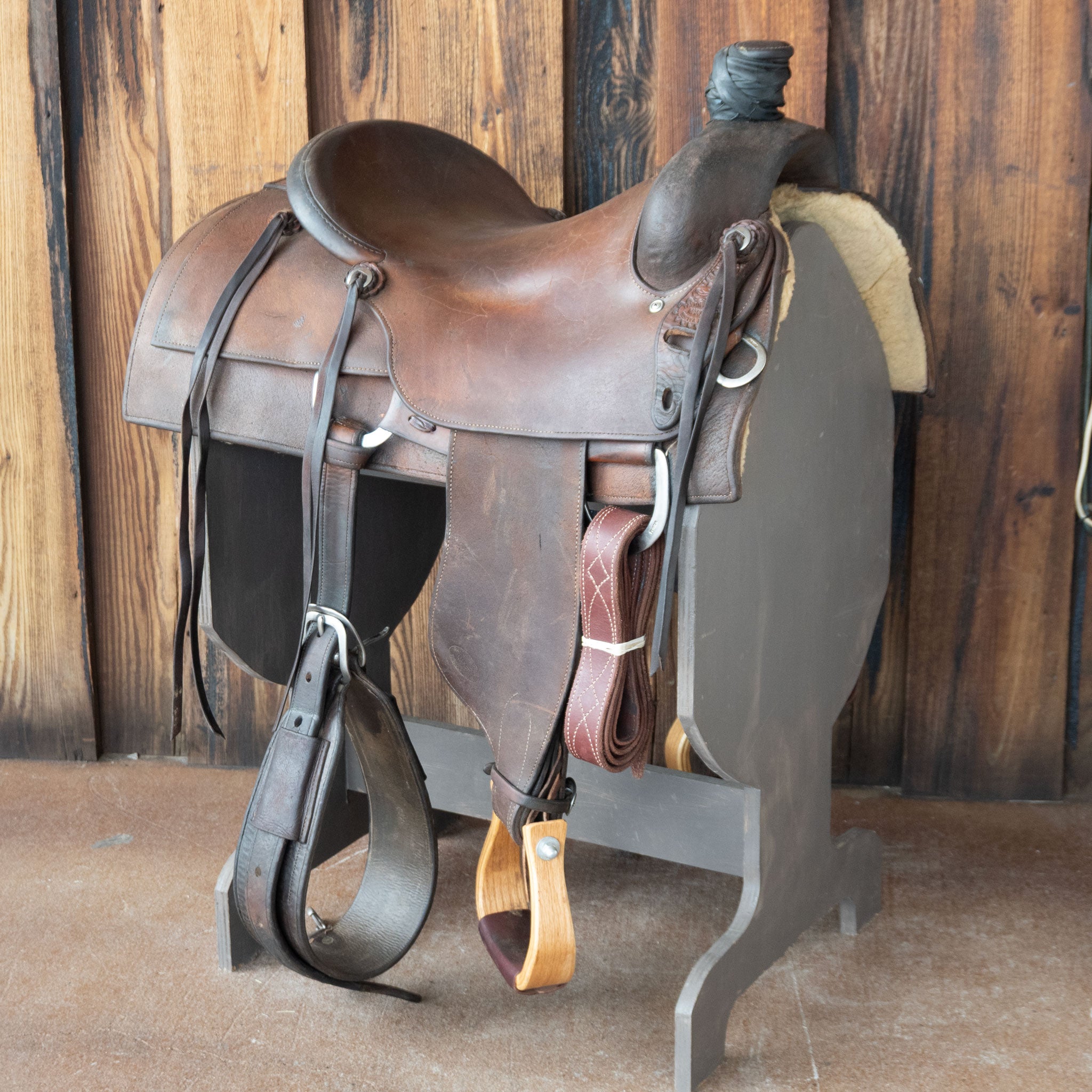 16" USED PAYTON FARRIS RANCH SADDLE Questions & Answers