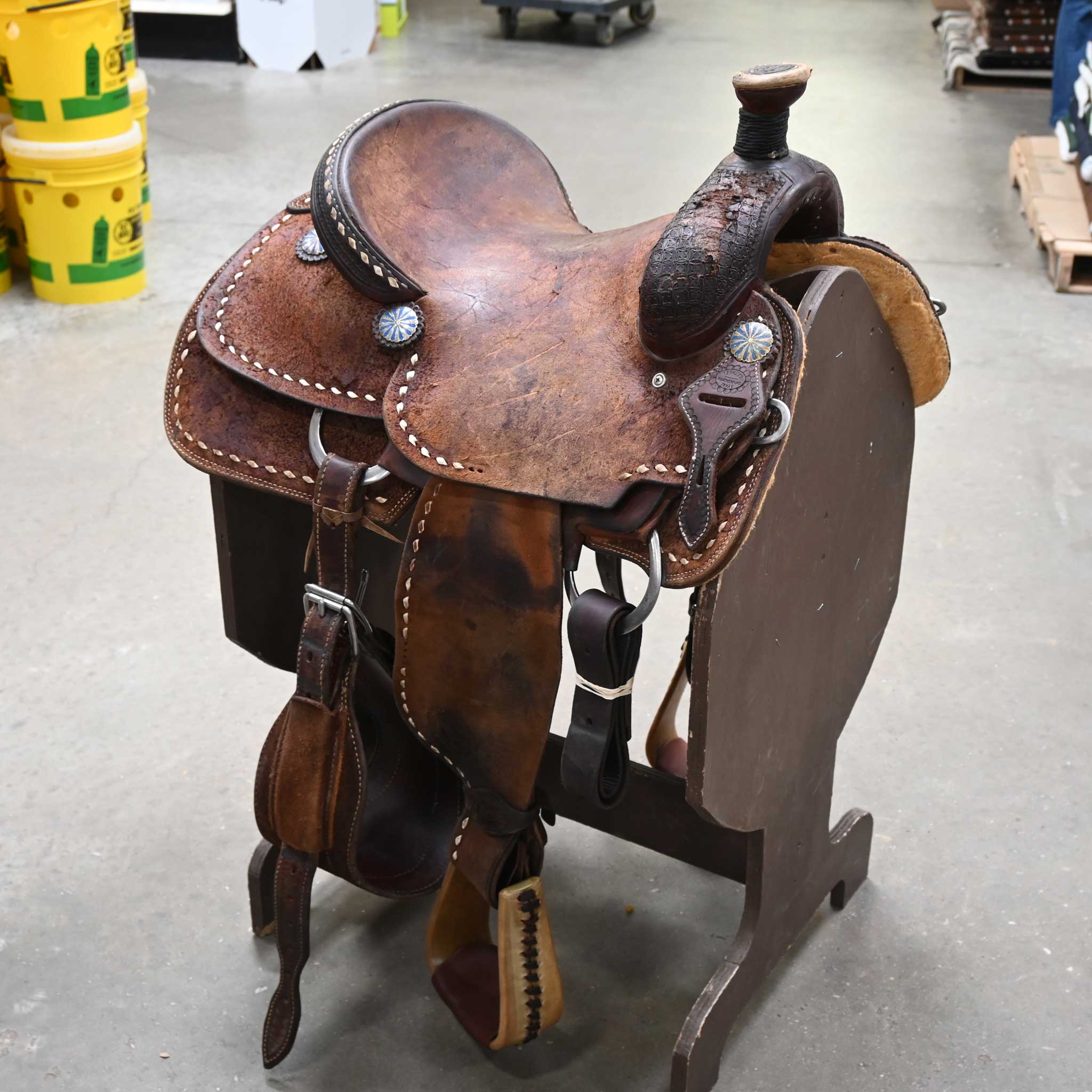 What are the bars on this 14" USED TESKEY'S ALL AROUND SADDLE?