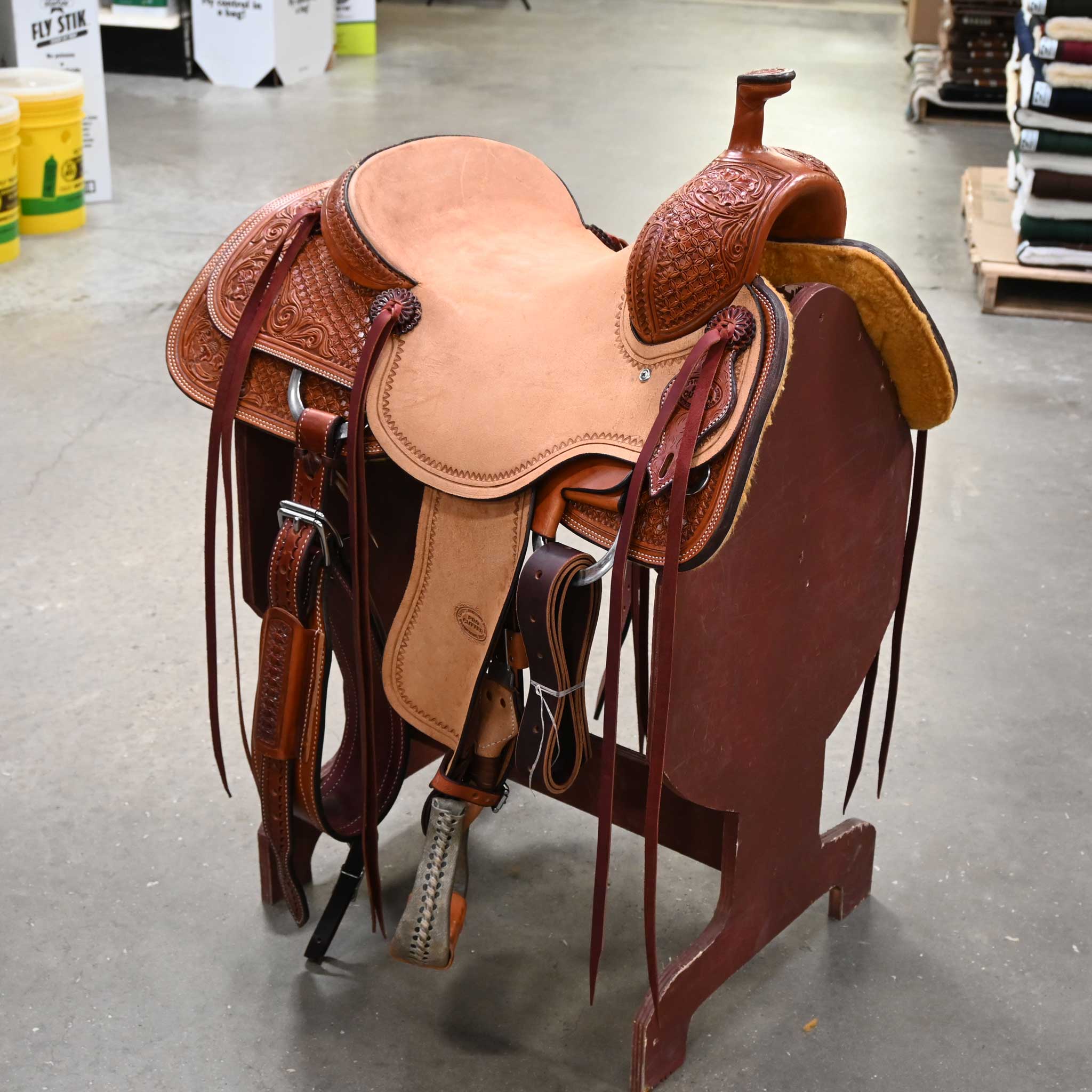 What is the gullet width on this 15.5" TESKEY'S RANCH CUTTER SADDLE?