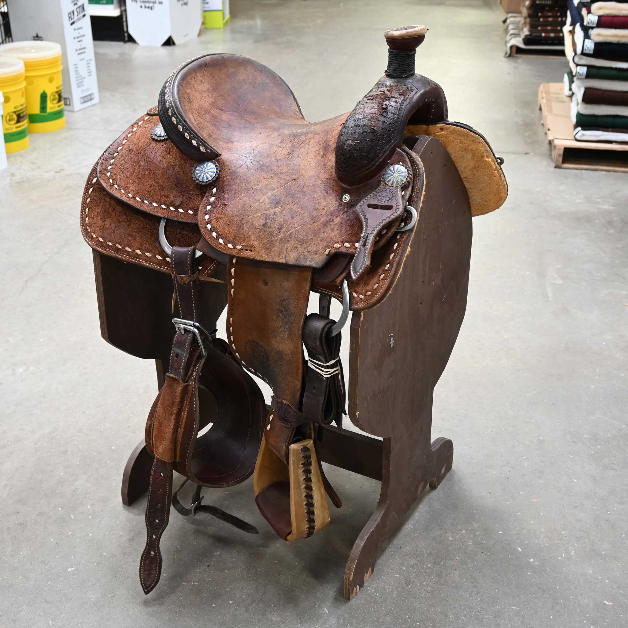 What is the gullet size on the 14" USED TESKEY'S ALL AROUND SADDLE?
