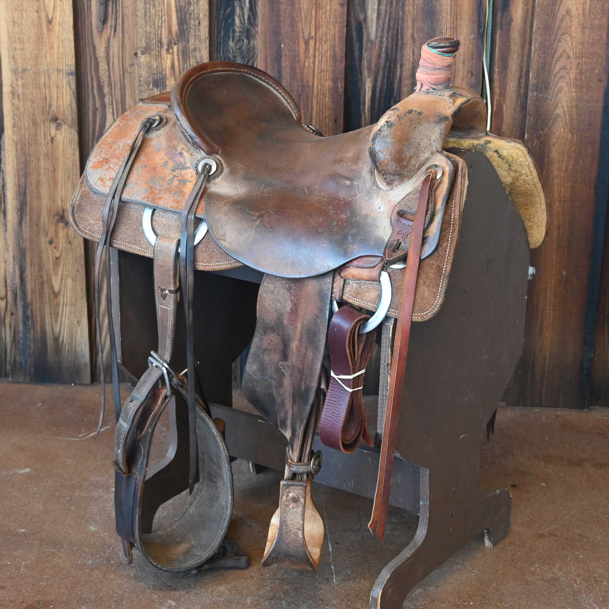 16.5" USED LUKE LANE RANCH SADDLE Questions & Answers