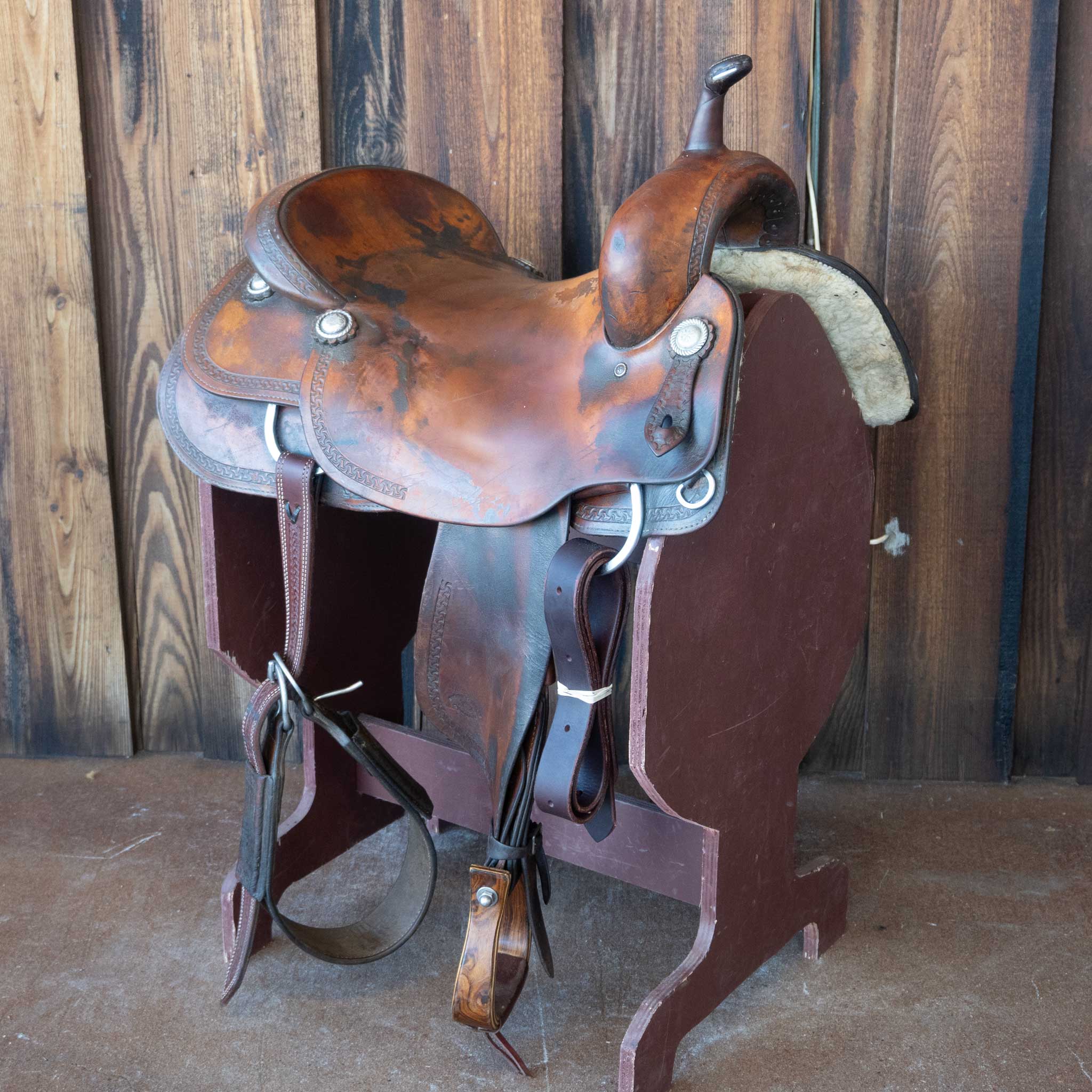 Is there a serial number on this 17" USED ROO HIDE CUTTING SADDLE? Looking for and fbn6.