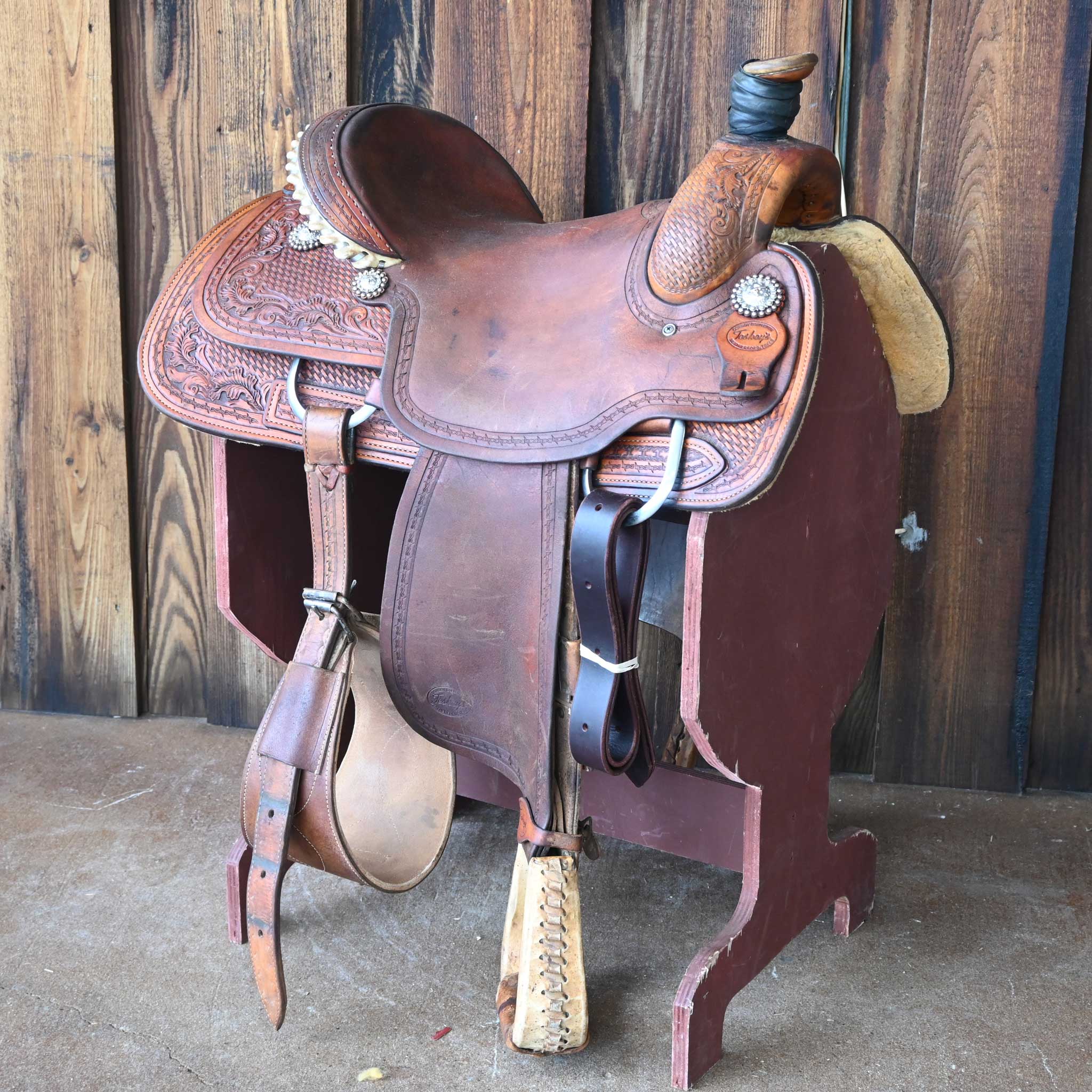 Hi what's the shipping for this 15.5" USED TESKEY'S TEAM ROPING SADDLE to 00780? Thanks
