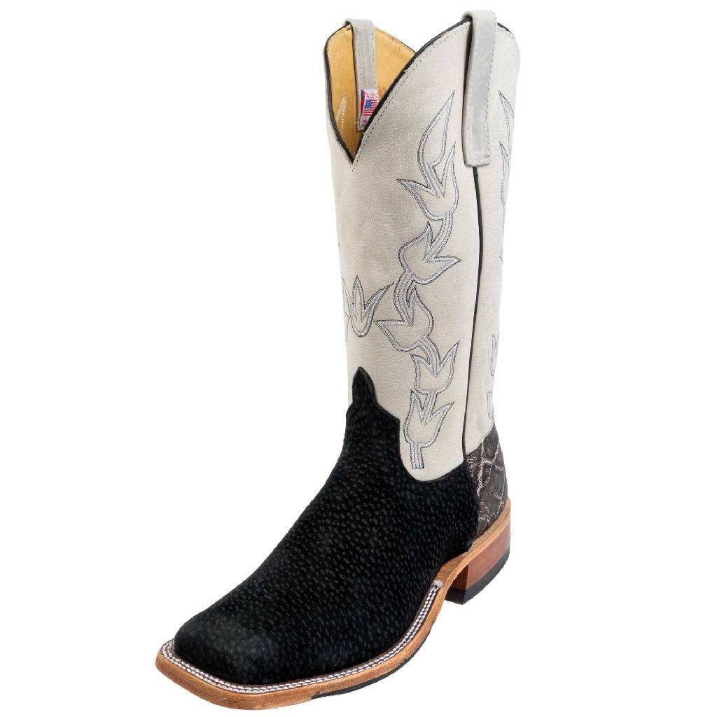 What type of heel does the boot have?