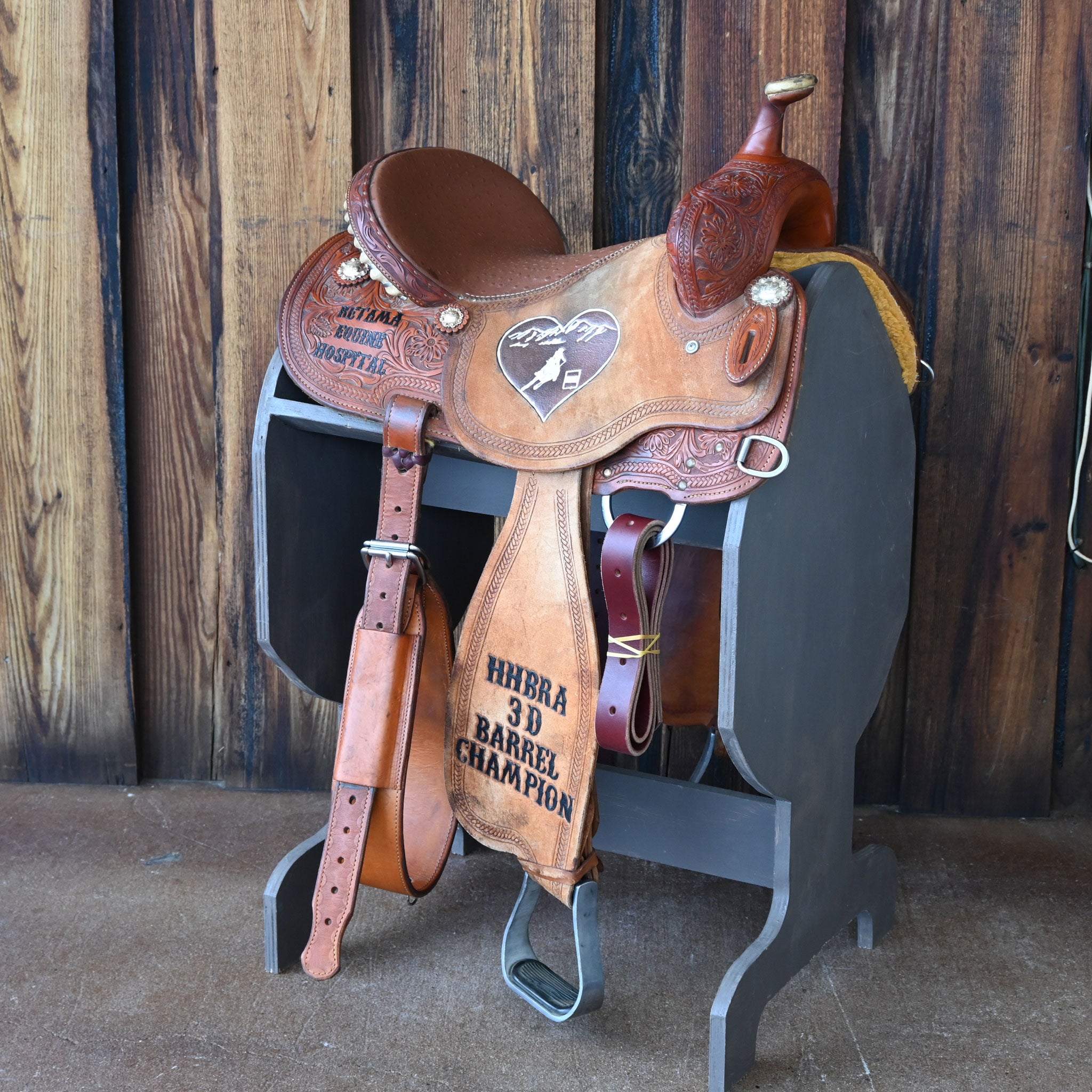What is the gullet and tree info on this 14.5" USED CACTUS BARREL SADDLE?