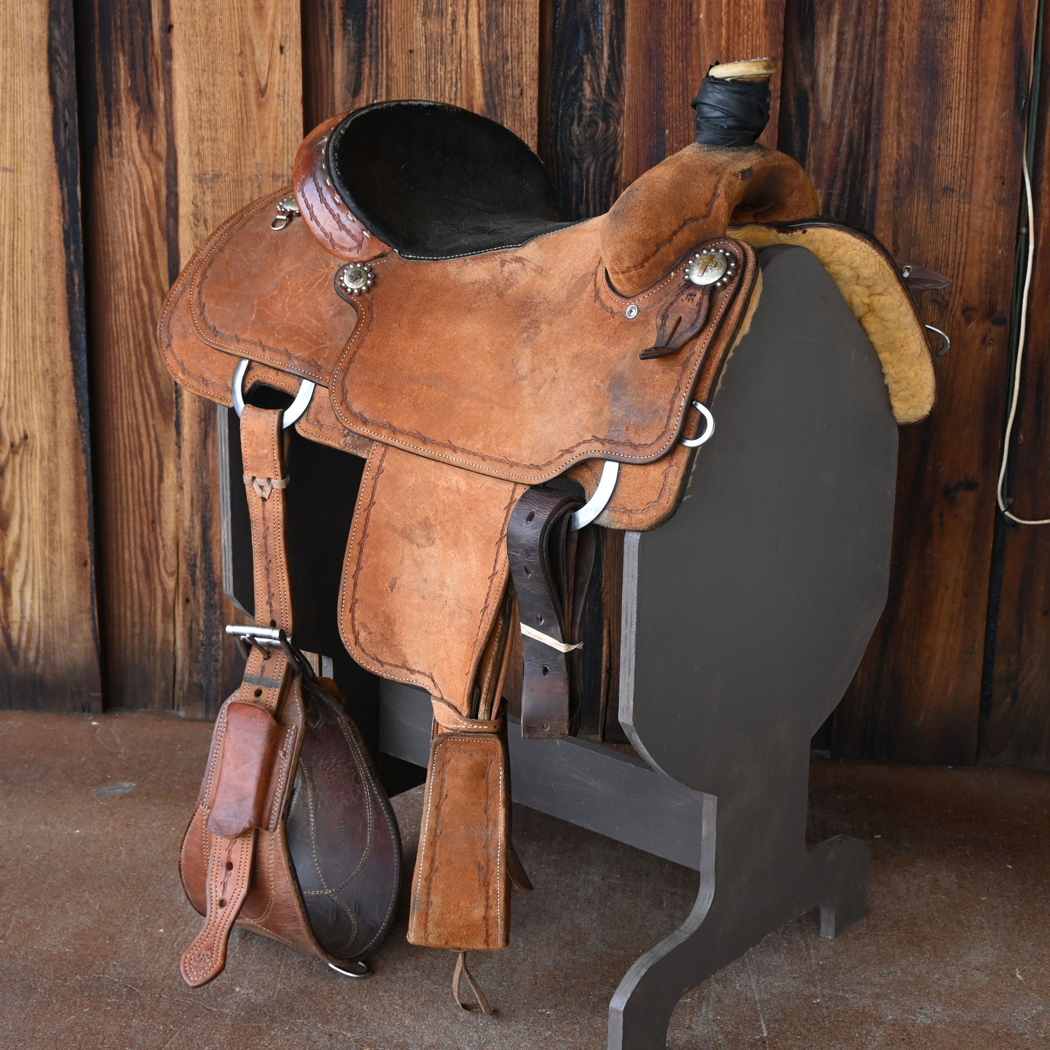 15.5" USED ALLEN RANCH TEAM TEAM ROPING SADDLE Questions & Answers