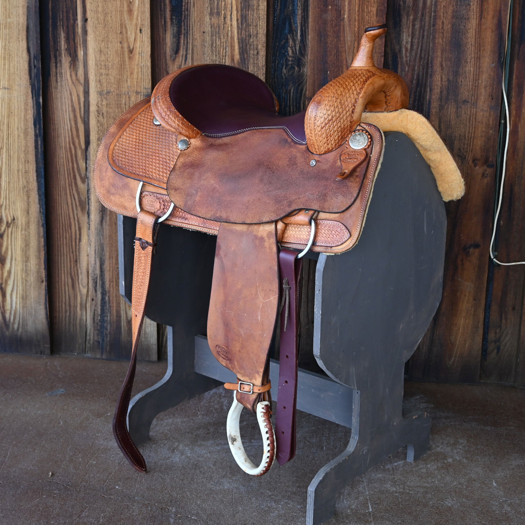 What does this 15.5" USED BILLY COOK CUTTING SADDLE weigh?