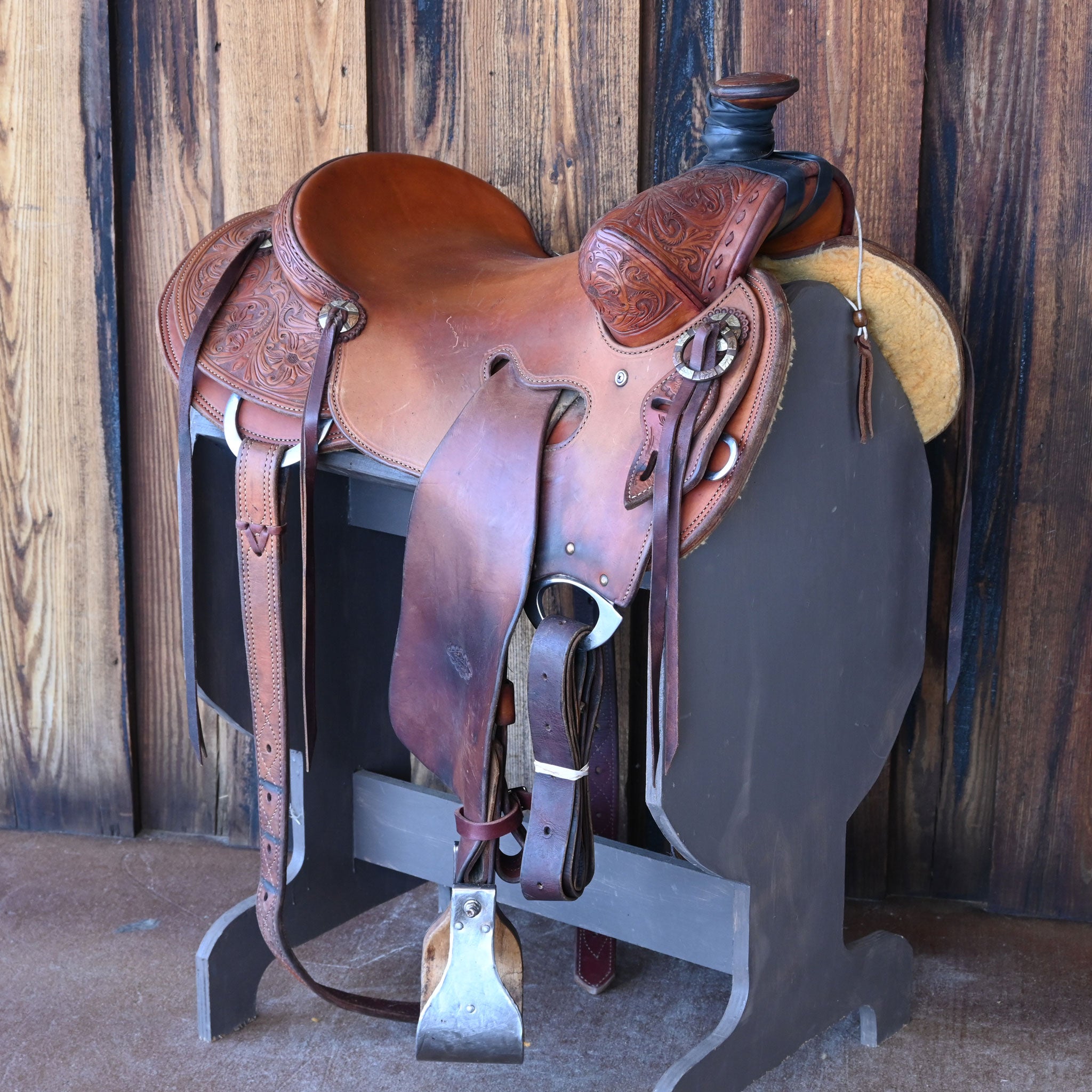 What guarantee is offered with this saddle?