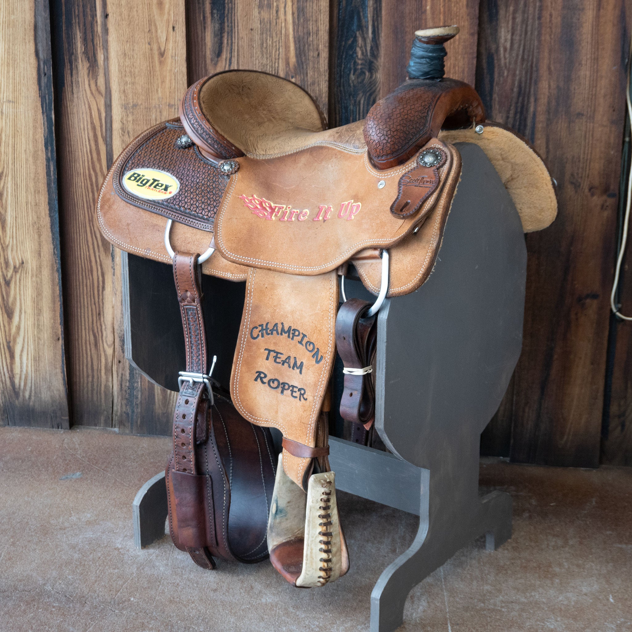 Are you able to send this 15" USED SCOTT THOMAS TEAM ROPING SADDLE to Australia?