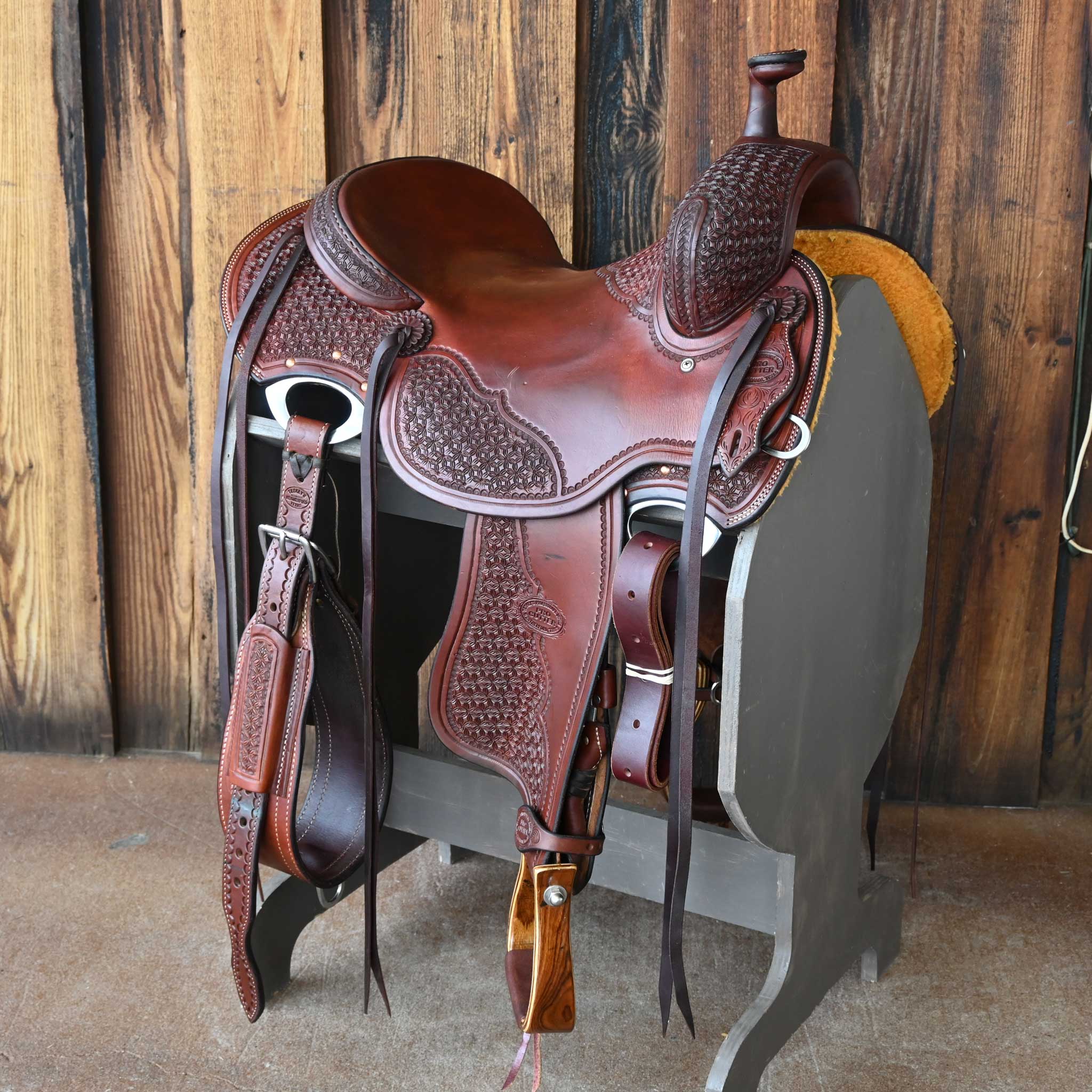 15" USED TESKEY'S PRO CUTTER RANCH CUTTER SADDLE Questions & Answers