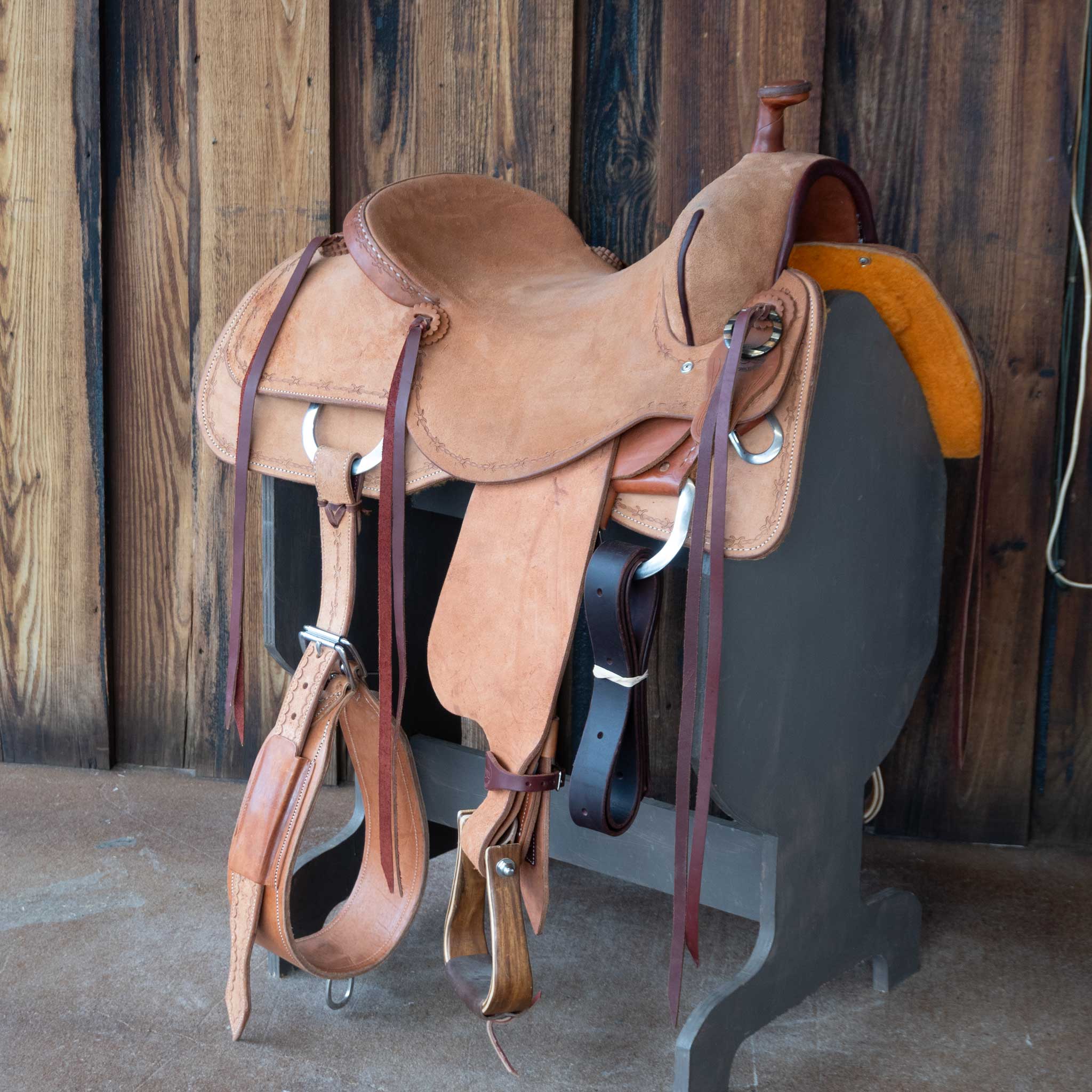 What type of seat does this saddle have?
