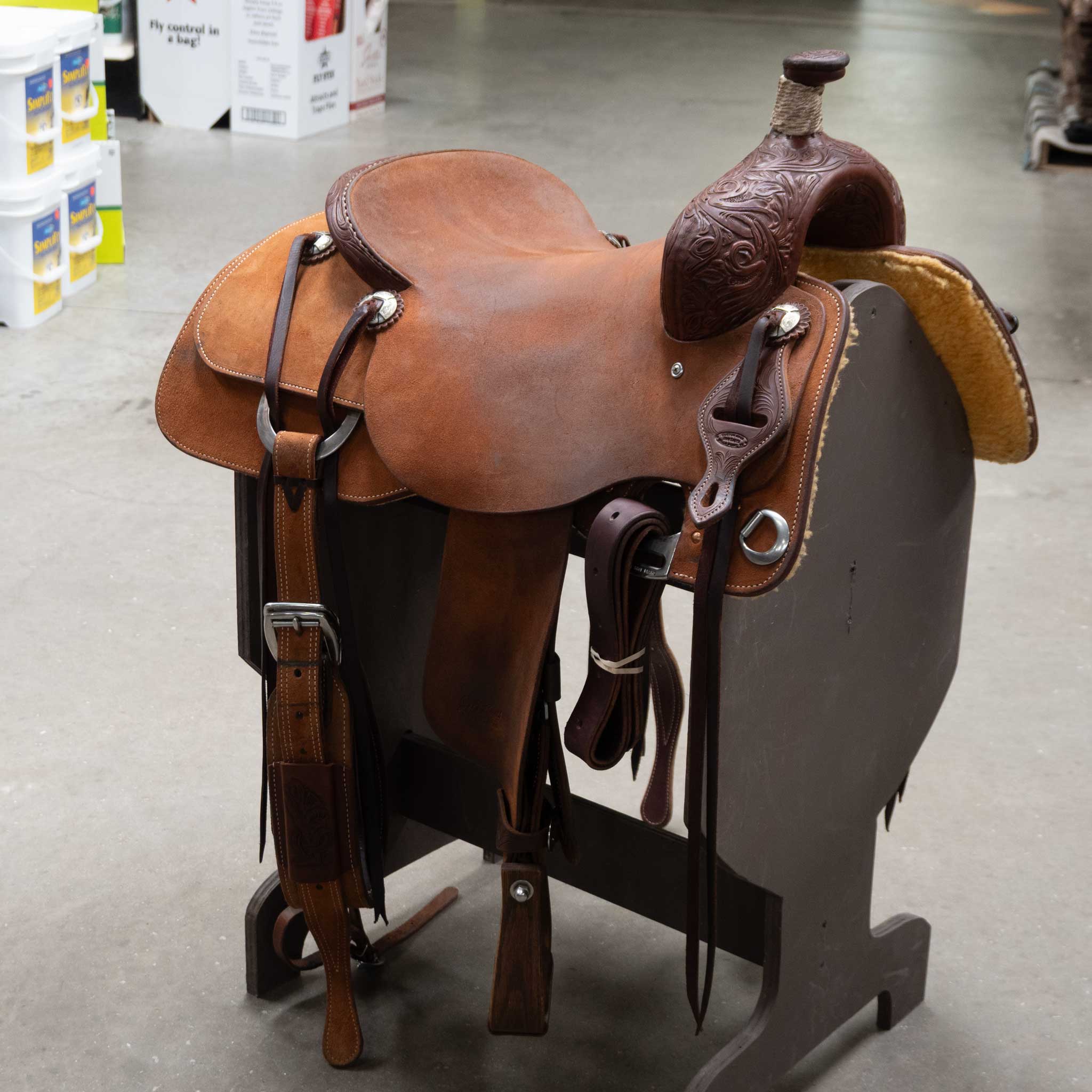 16.5" USED JEFF SMITH RANCH CUTTER SADDLE Questions & Answers