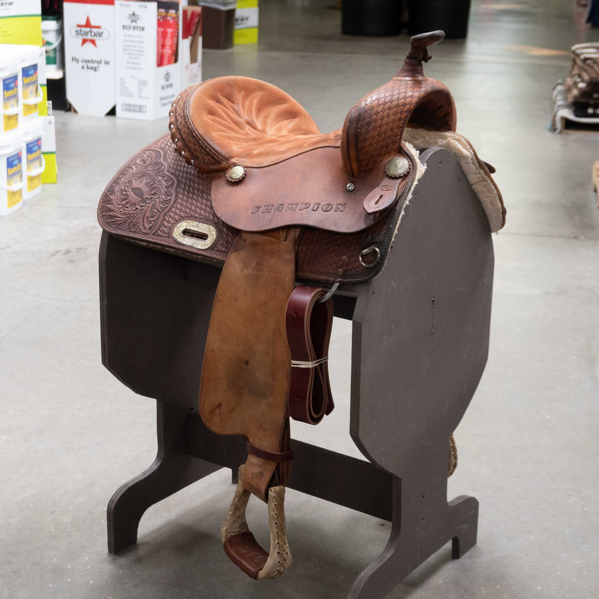 What does "basket tooling" mean on a saddle?
