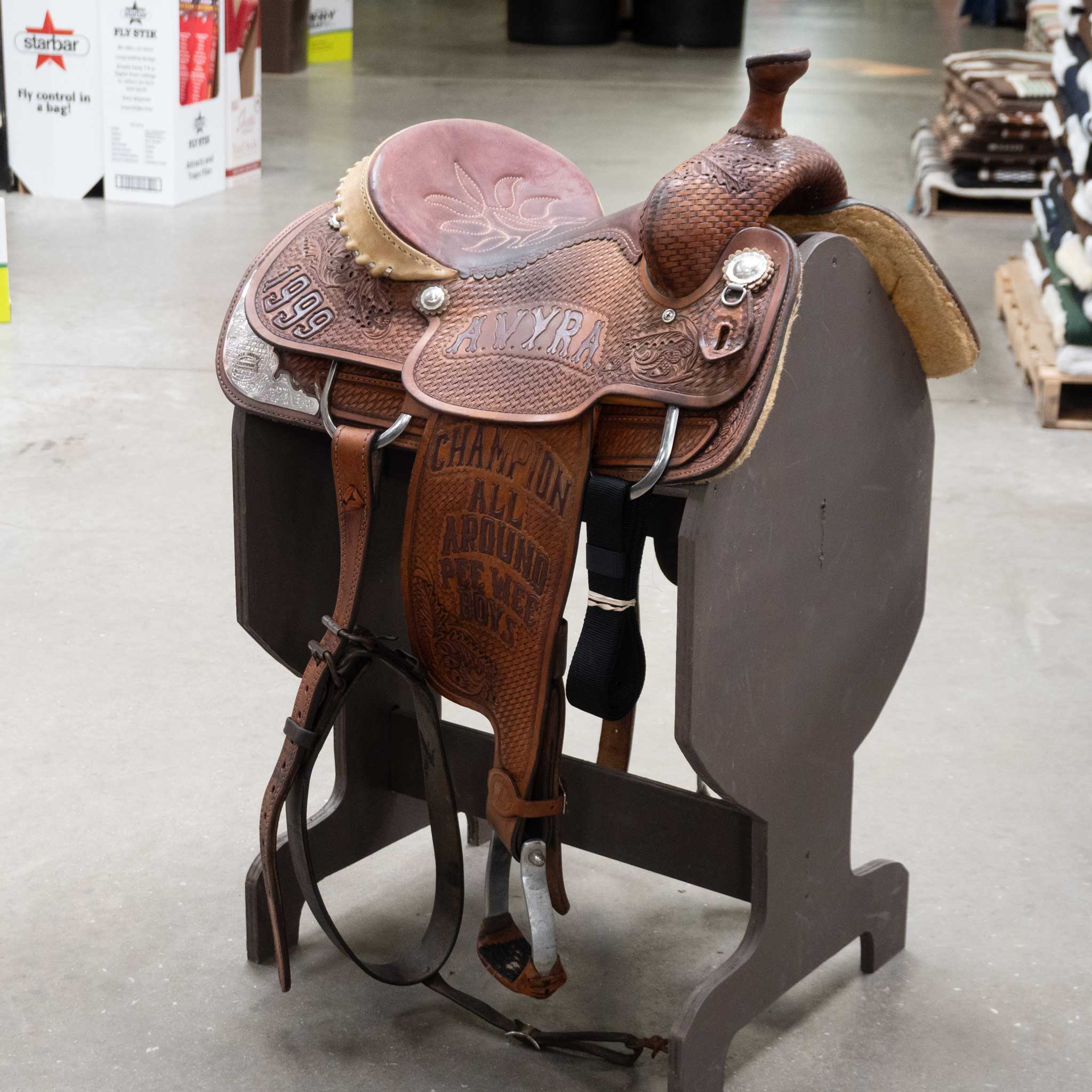 Does the saddle include a rear flank?