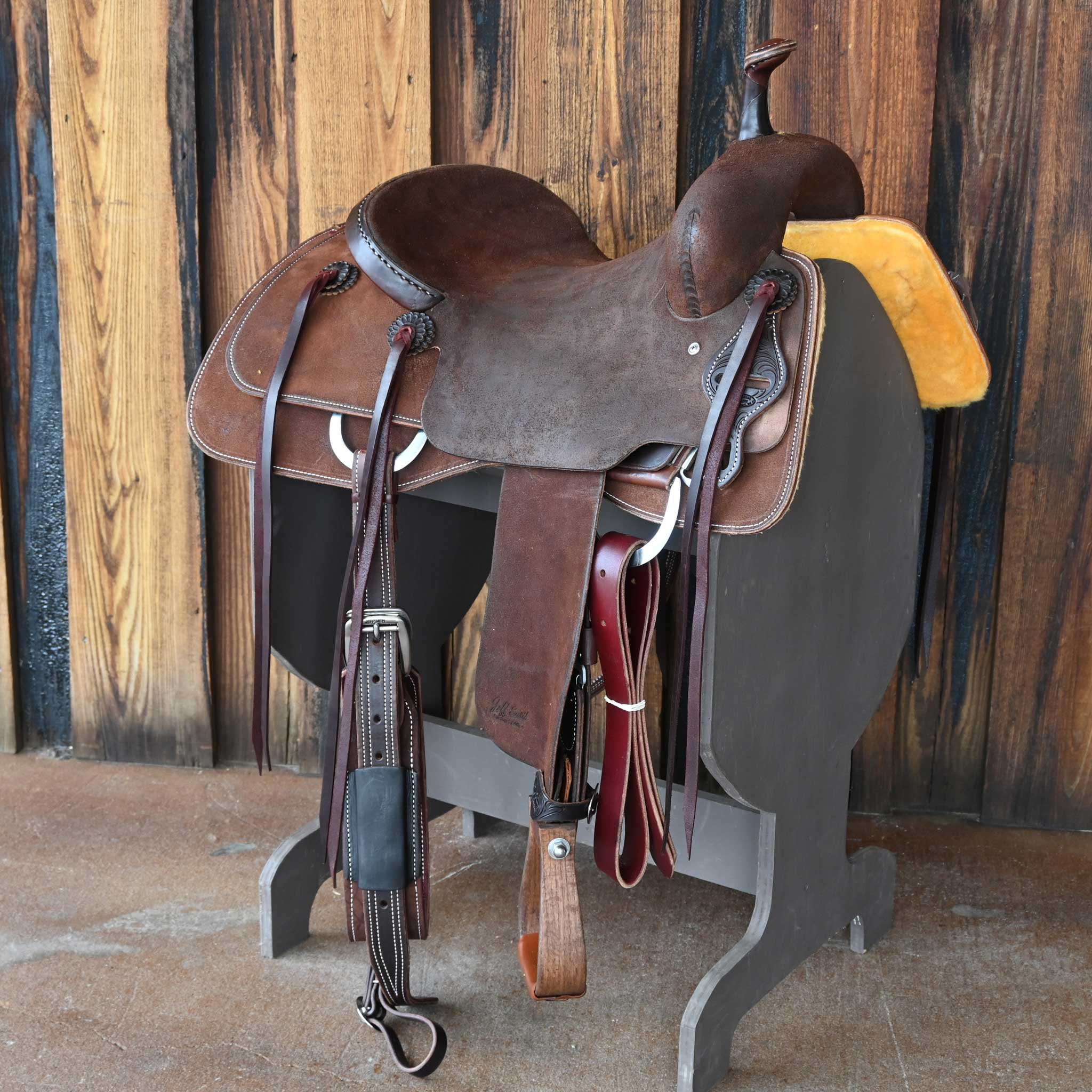 What kind of seat does this saddle have?