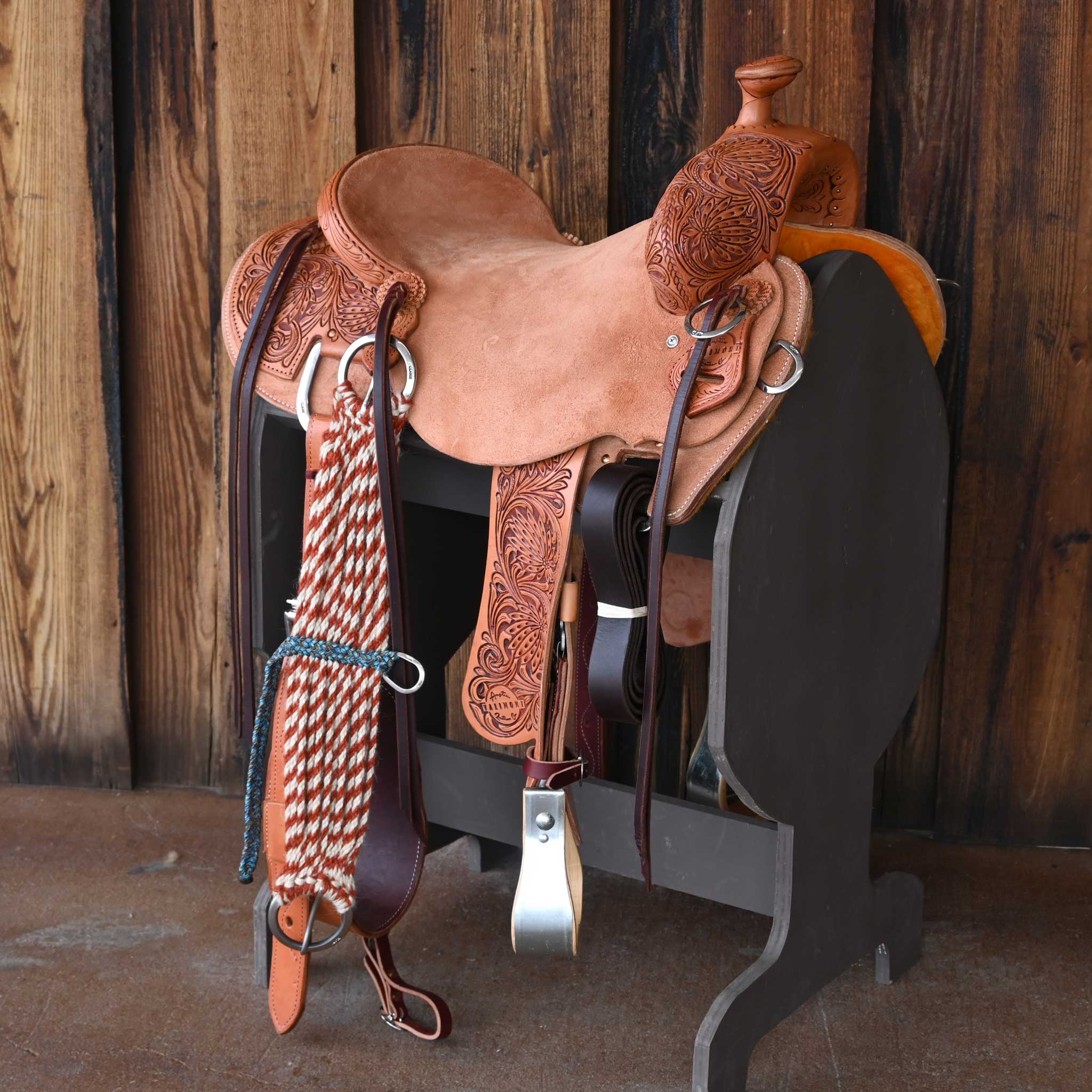 What is the texture of the side jockey on this saddle?