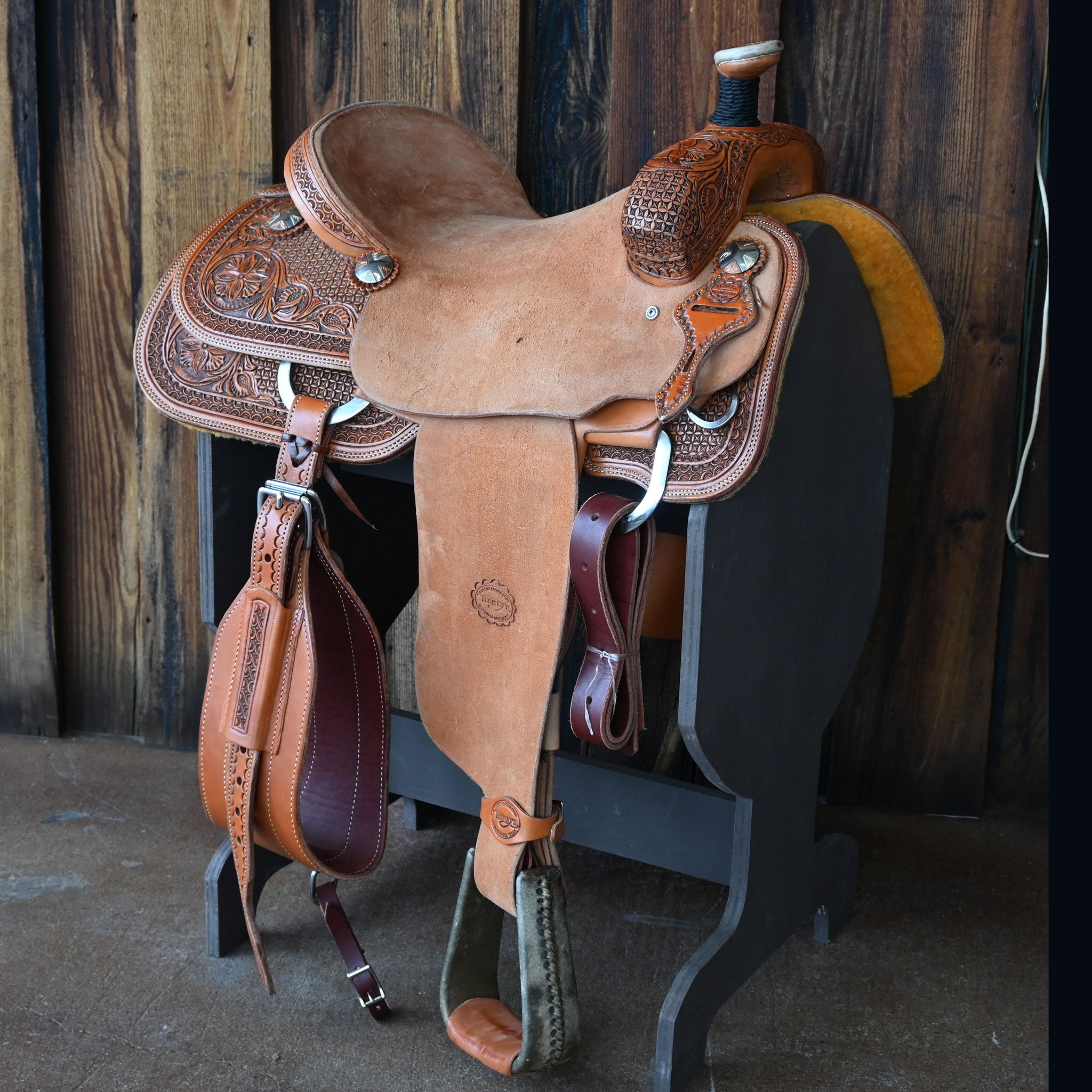 What leather finish is used on this saddle?