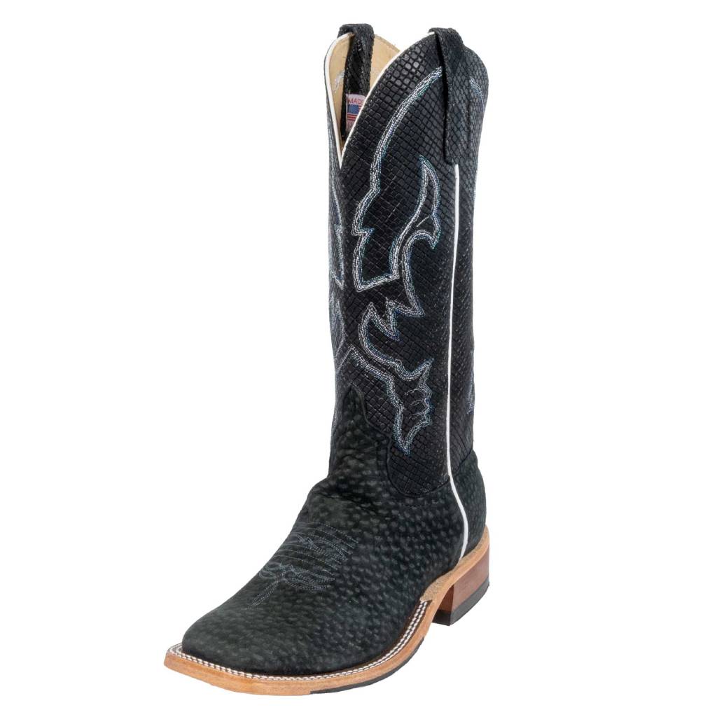 What is the shape of the toe on this boot?