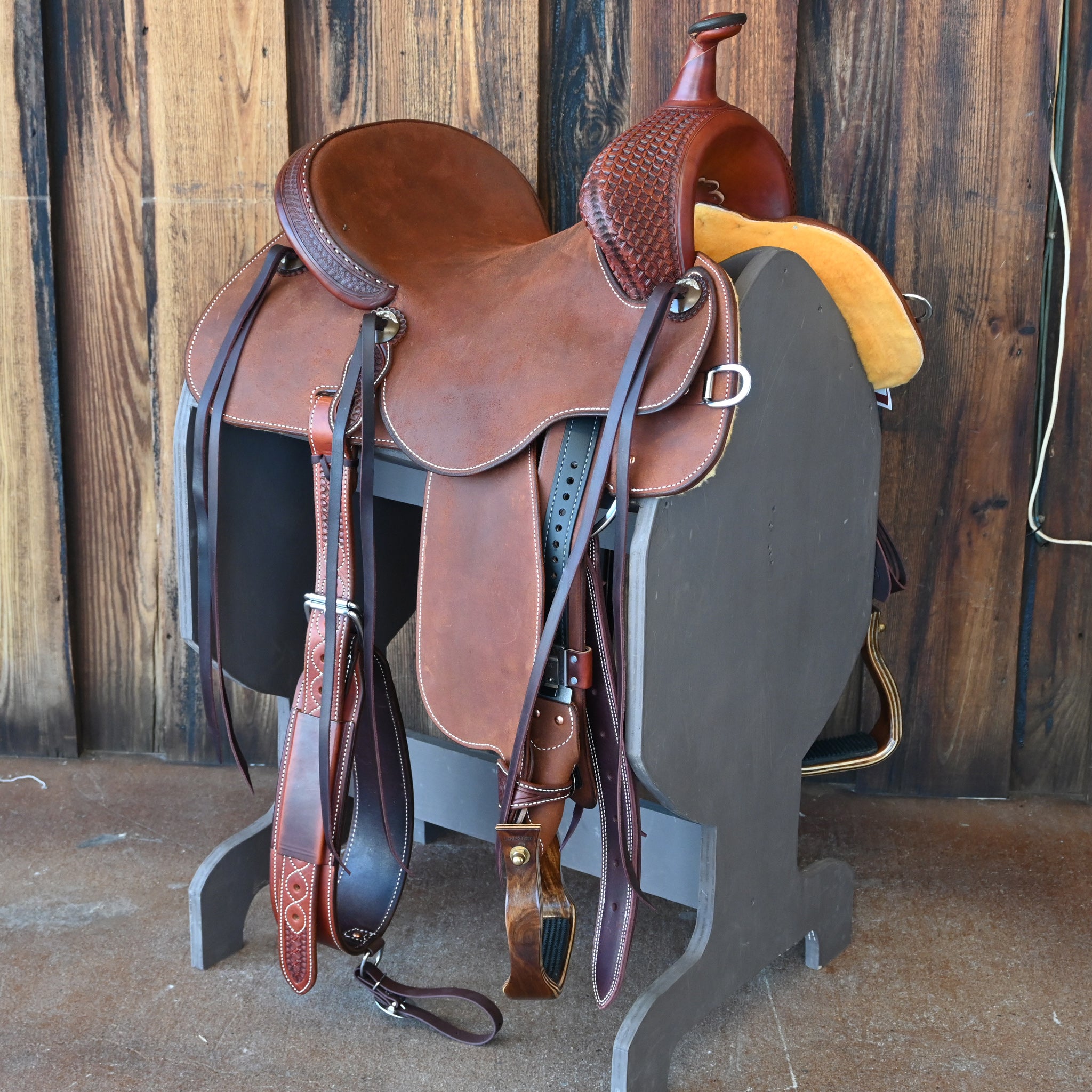 14" MARTIN STINGRAY BARREL SADDLE Questions & Answers