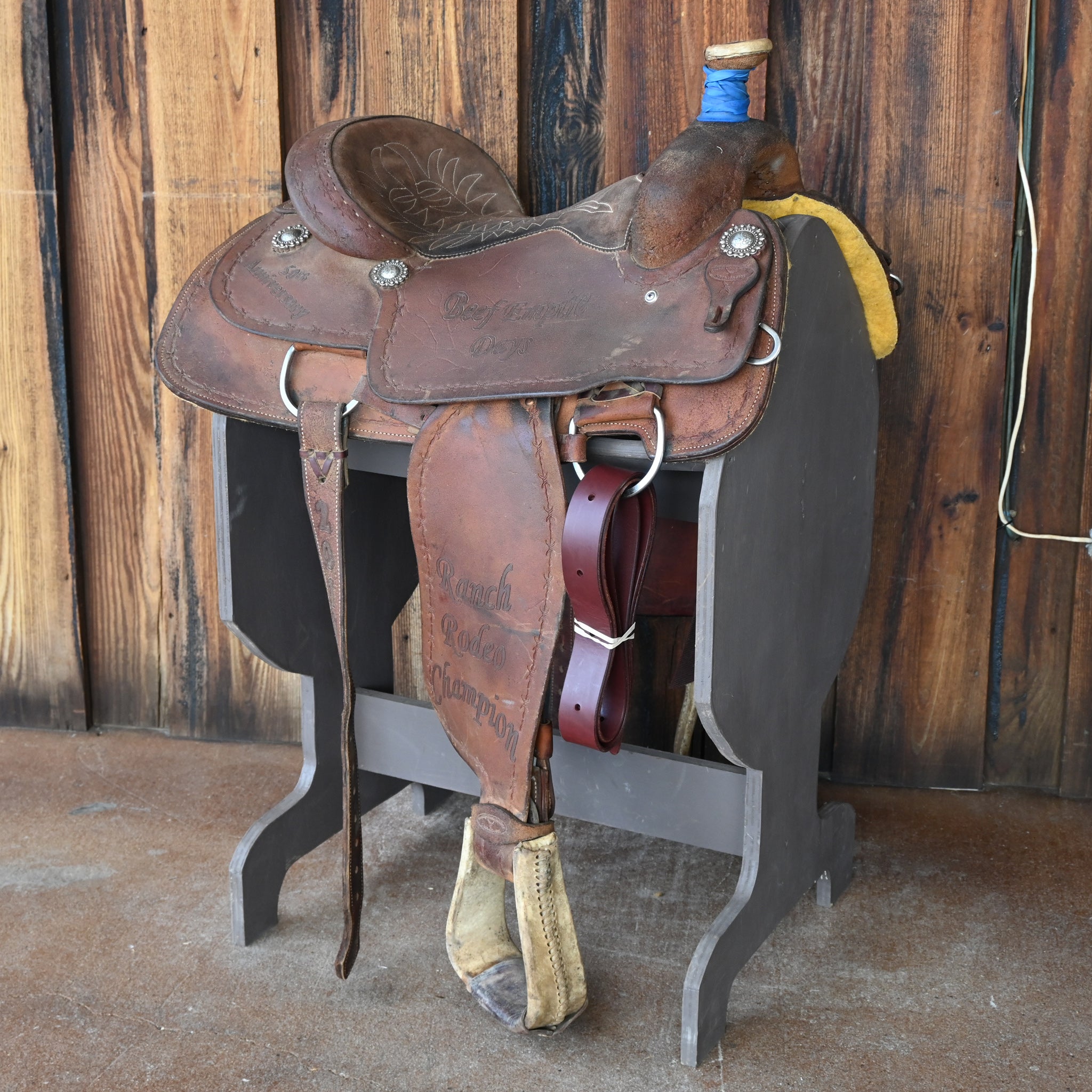 What kind of seat does this saddle have?