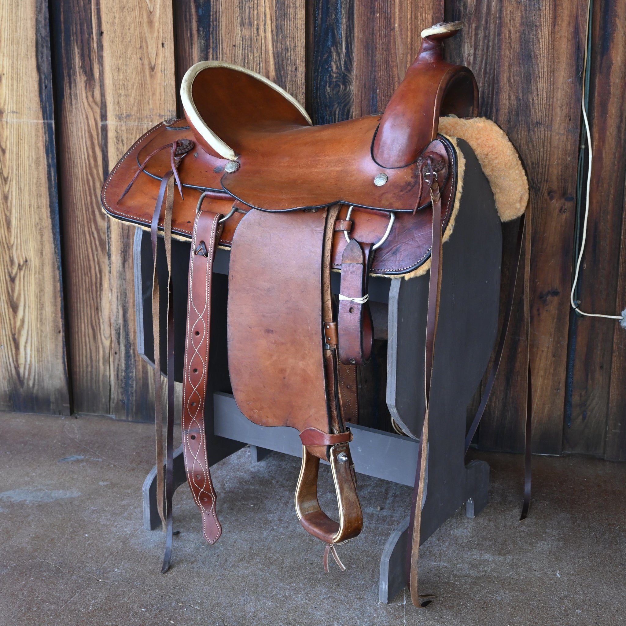 17.5" USED CIRCLE T RANCH SADDLE Questions & Answers
