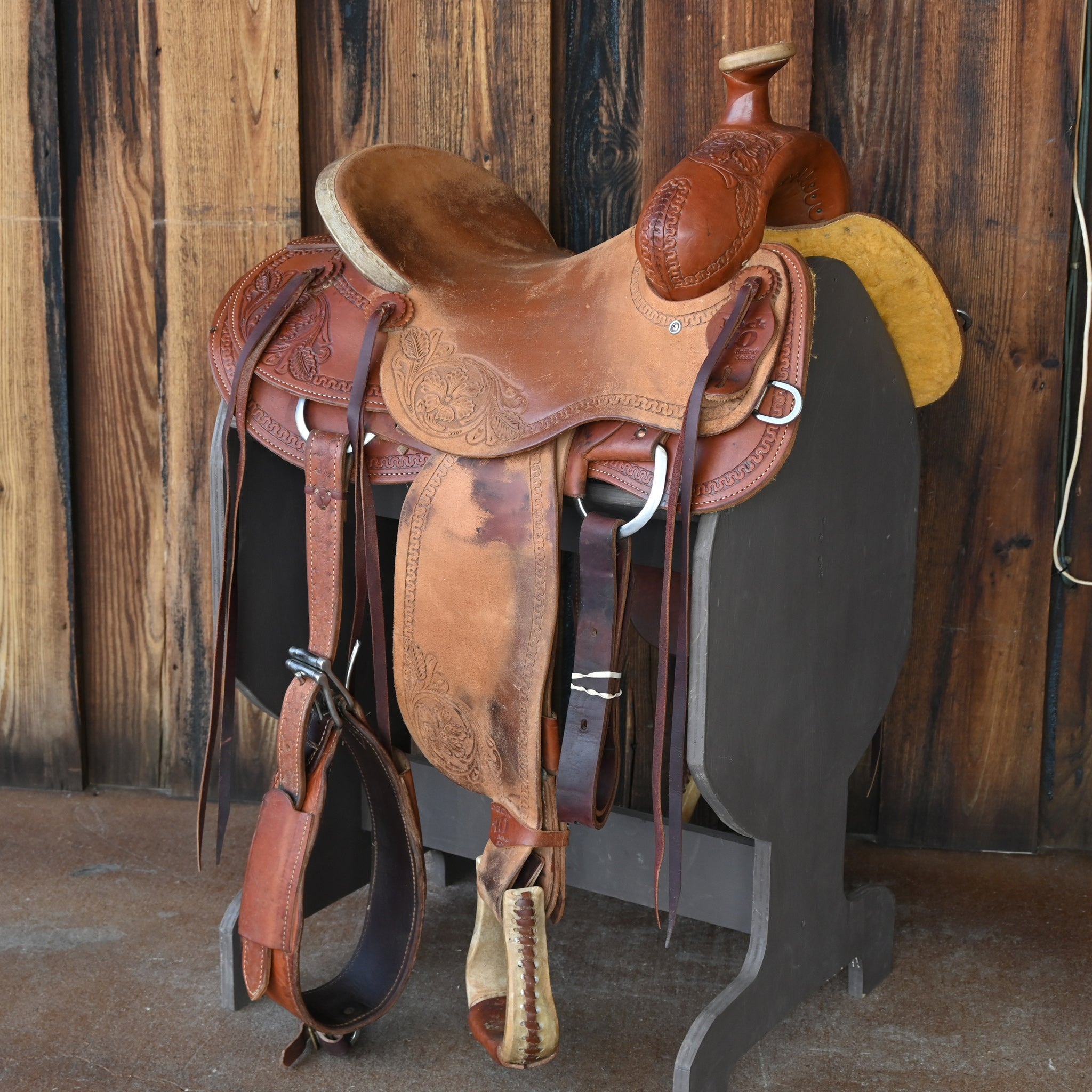 15.5" USED BACK 40 RANCH SADDLE Questions & Answers