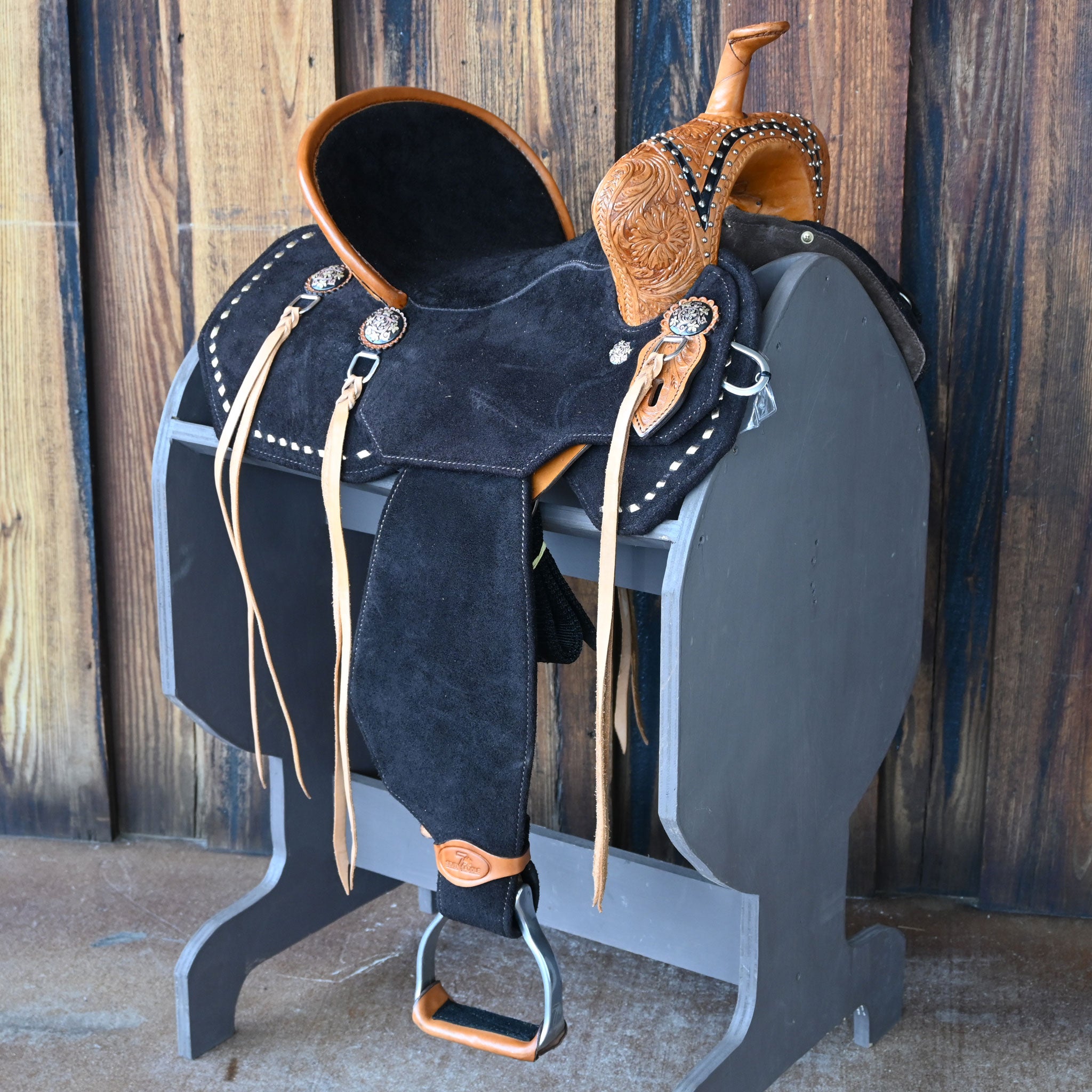 13.5" SEVEN LIGHTWEIGHT (WOOD TREE) BARREL SADDLE Questions & Answers