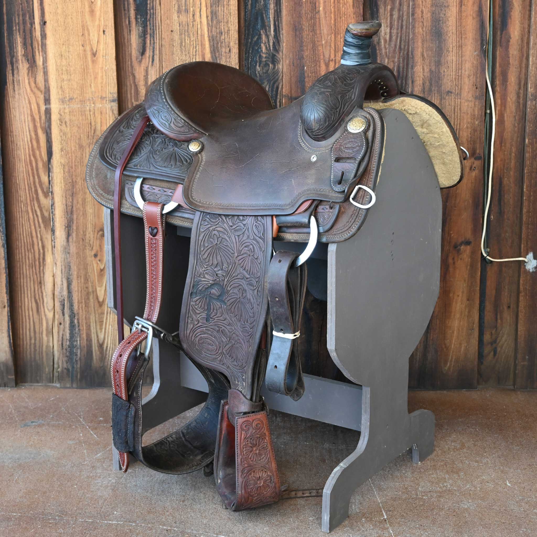 Is a rear flank included with this saddle?