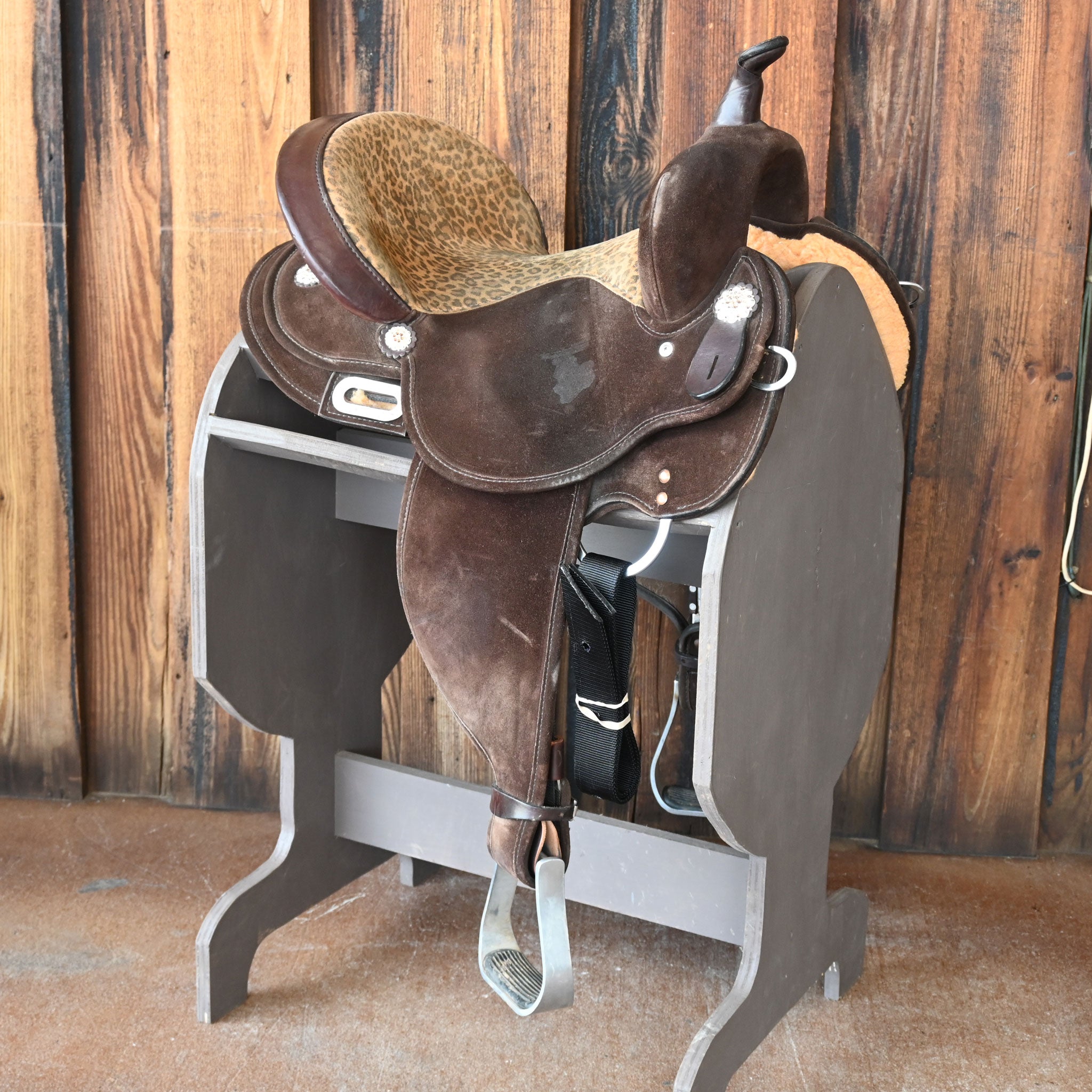14.5" USED HIGH HORSE BARREL SADDLE Questions & Answers