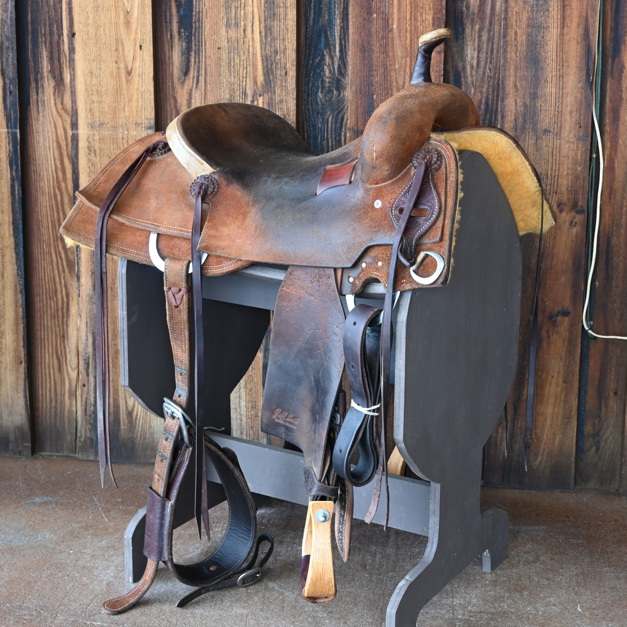 16" USED JEFF SMITH CUTTING SADDLE Questions & Answers