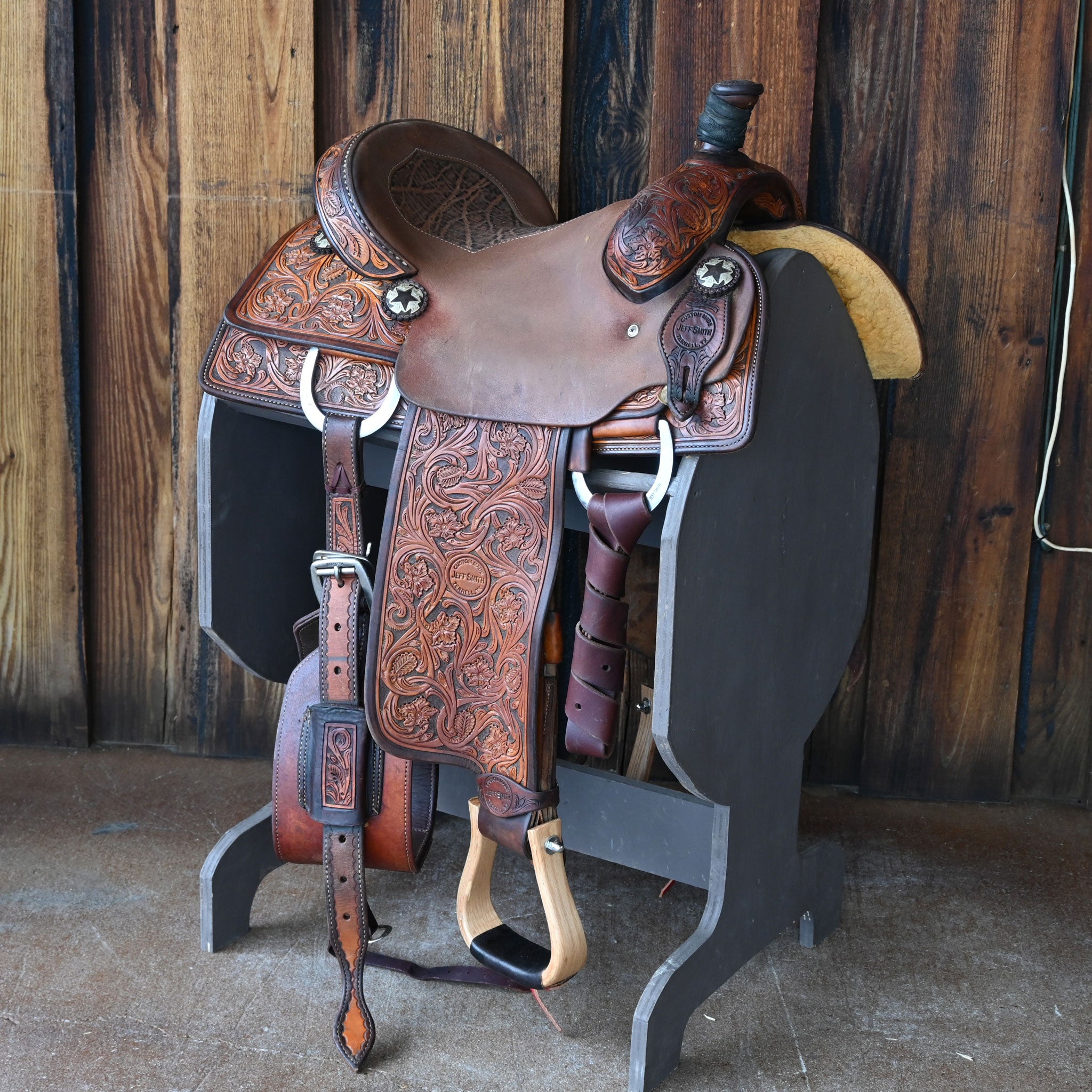 14" USED JEFF SMITH TEAM ROPING SADDLE Questions & Answers