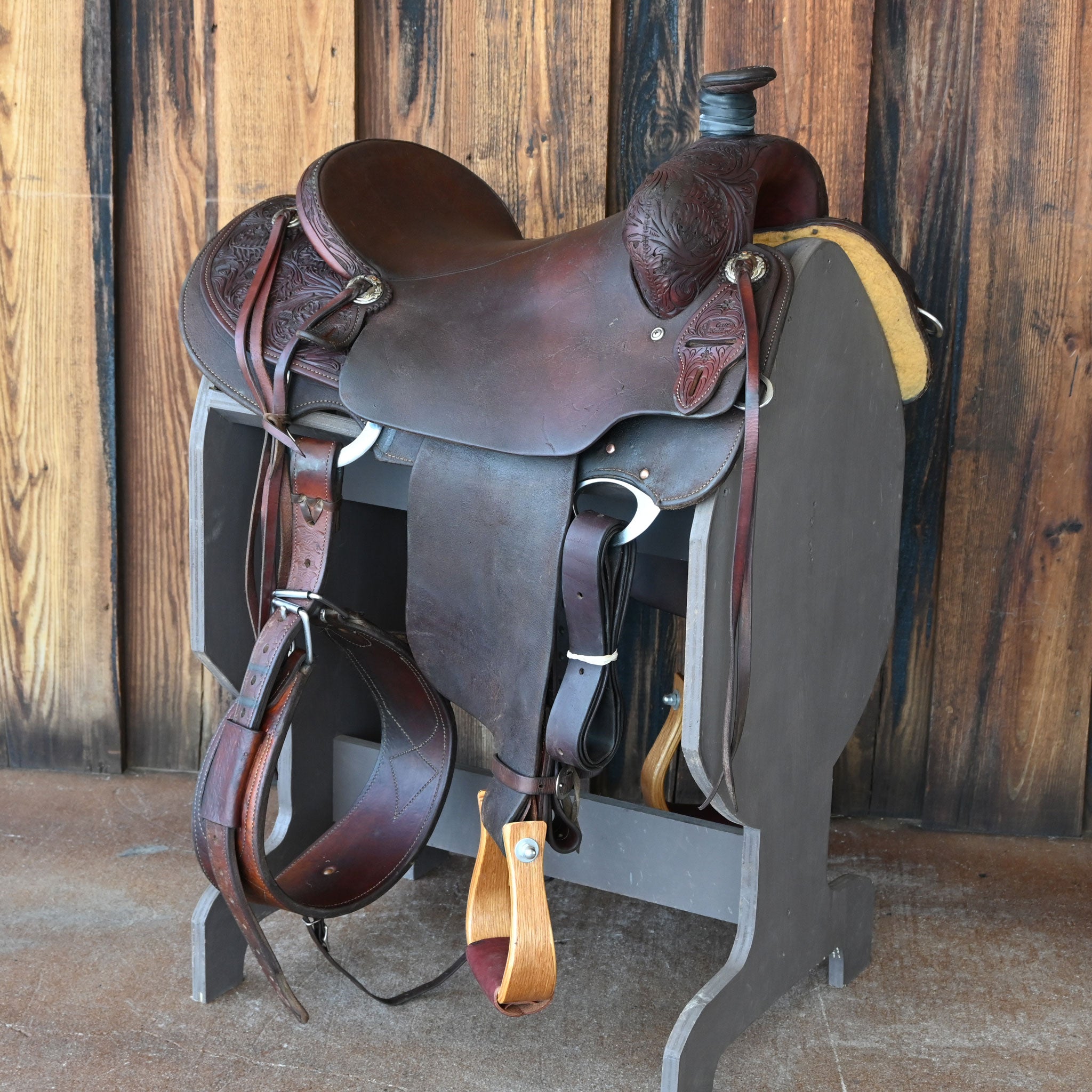 Is the rear flank included with this saddle?