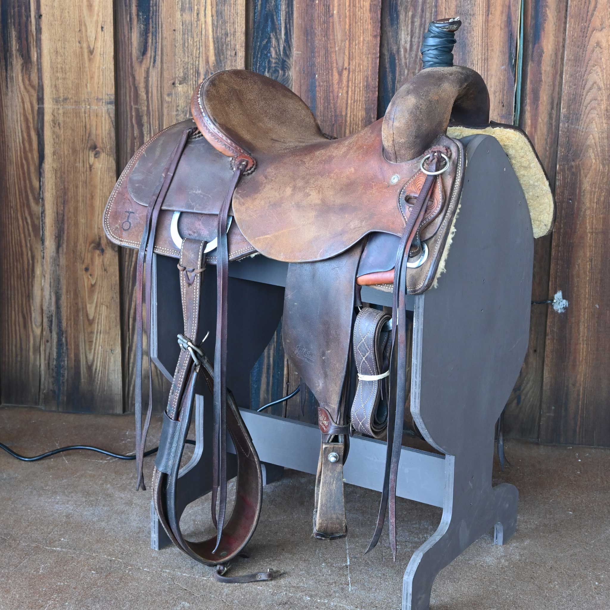 16" USED JEFF SMITH RANCH CUTTER SADDLE Questions & Answers