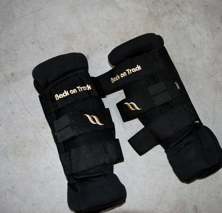 Used Back On Track Neoprene Ceramic Medium Knee Wraps Set Of 2