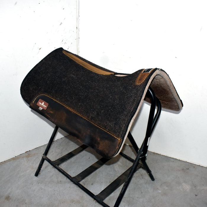 Used Classic Equine Felt Saddle Pad Sale Barn Classic Equine
