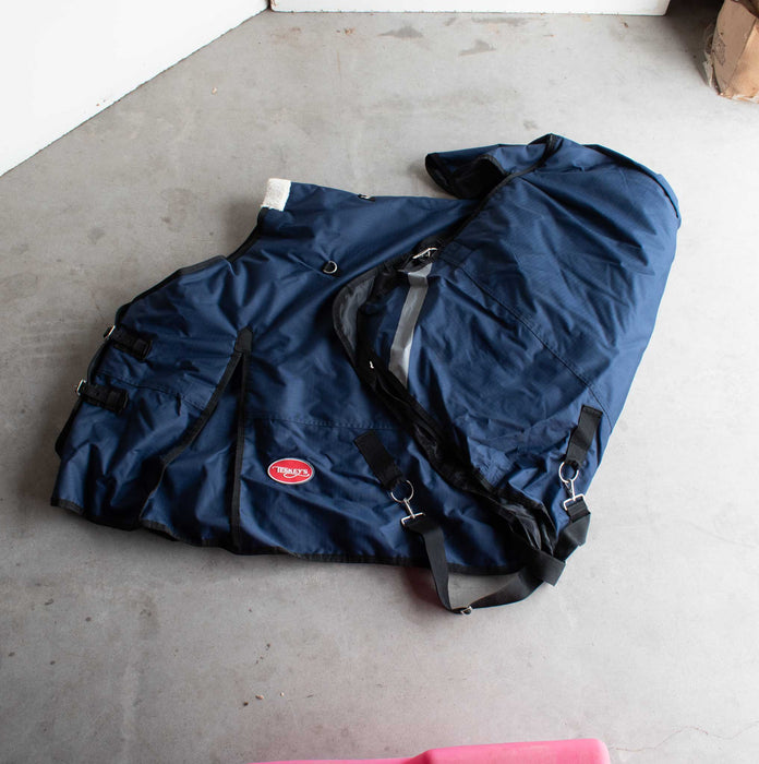 Like NEW Teskey's 75" Winter Blanket 600 Denier