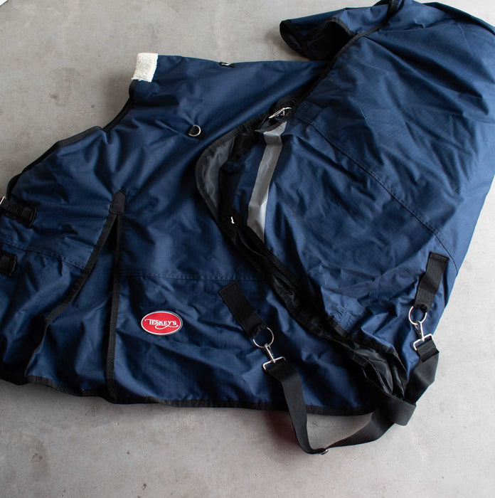 Like NEW Teskey's 75" Winter Blanket 600 Denier