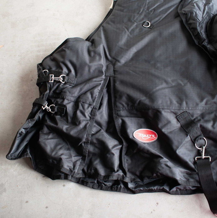 Like NEW Teskey's 78" Winter Blanket 600 Denier