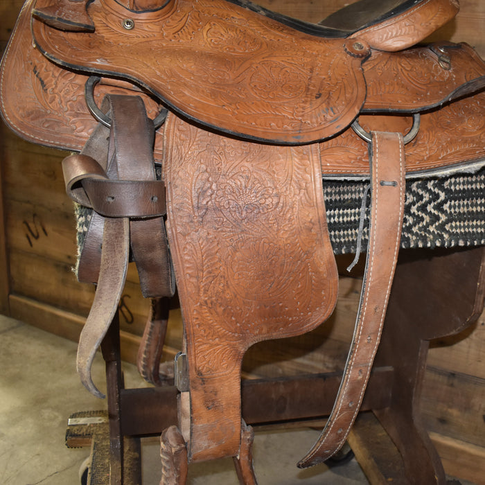 Used 15.5" Non-Rider Saddle Sale Barn misc