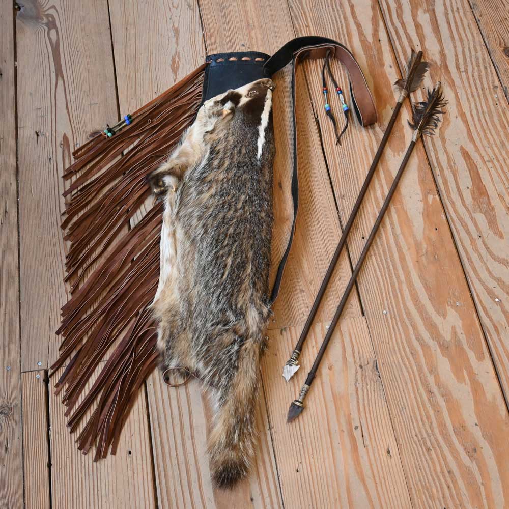 Unique and Rare "Quiver" -made from a Badger Hide with Indian Arrows_CA896 Collectibles MISC   