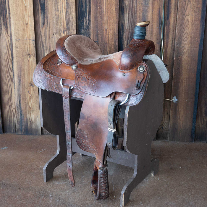15.5" USED VEGA AND SONS TEAM ROPING SADDLE