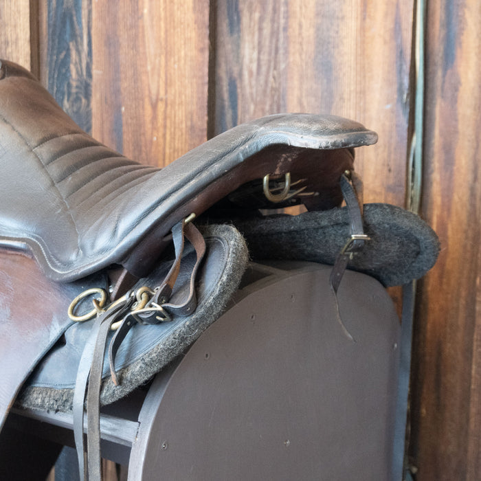 18" USED M & W TRAIL SADDLE Saddles - Used M&W