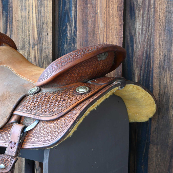 18" USED SRS TEAM ROPING SADDLE