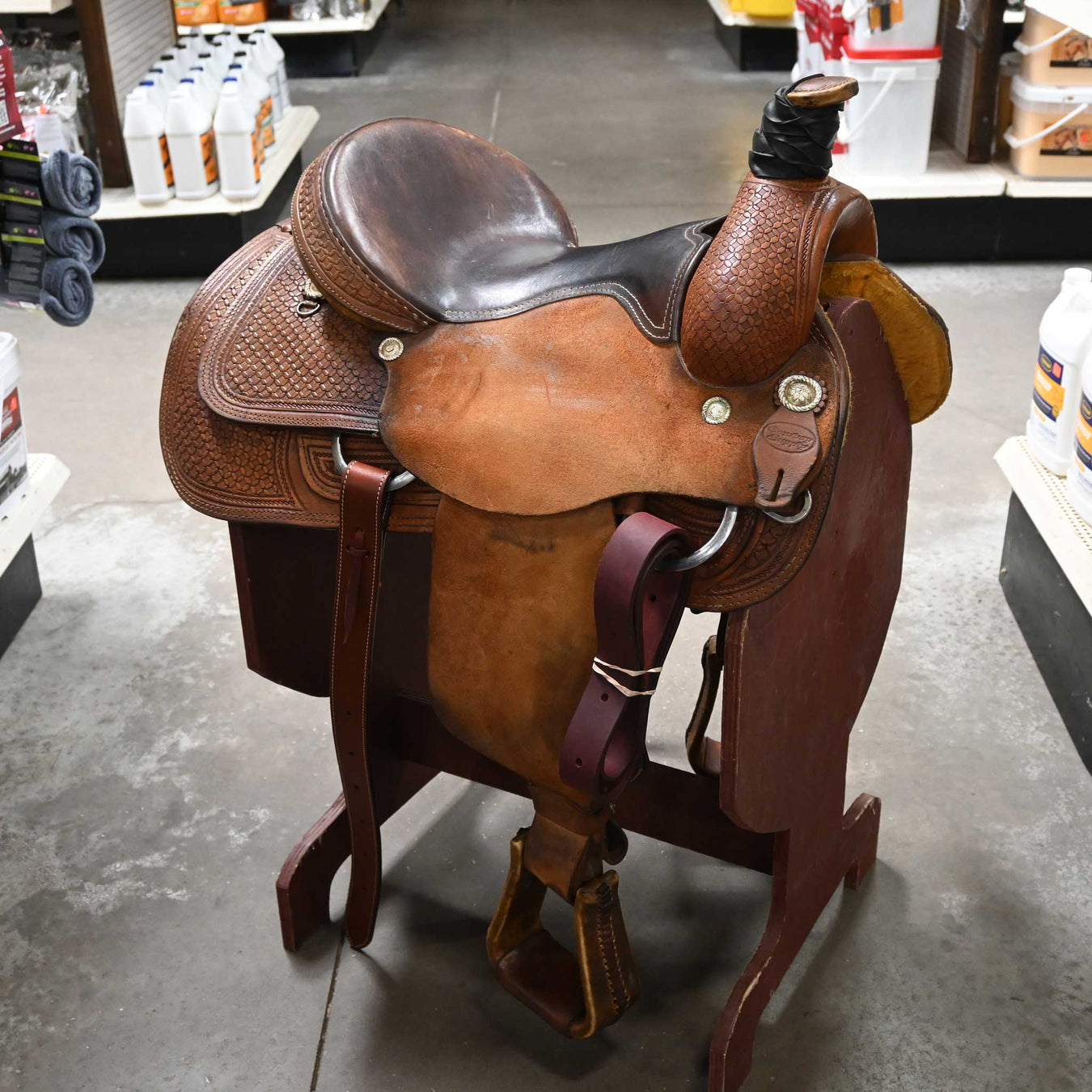 16" USED COWBOY SUPPLY TEAM ROPING SADDLE Saddles - Used Cowboy Supply